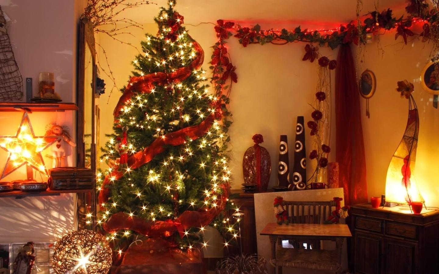 1440x900 christmas tree, garland, holiday 1440x900 Wallpaper, HD Holidays 4K Wallpaper, Image, Photo and Background