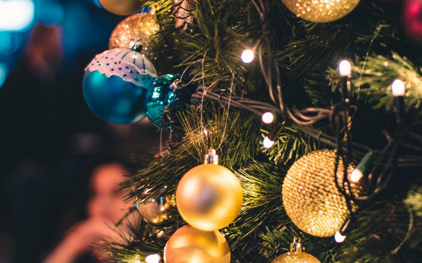 1440x900 Shiny Christmas toys HD Wallpaper 1440x900