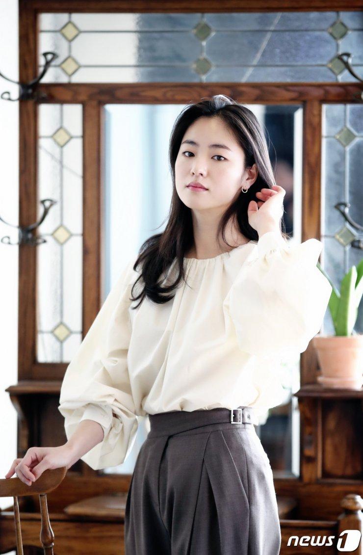 740x1131 Jeon Yeo Bin Gallery (전여빈) HanCinema
