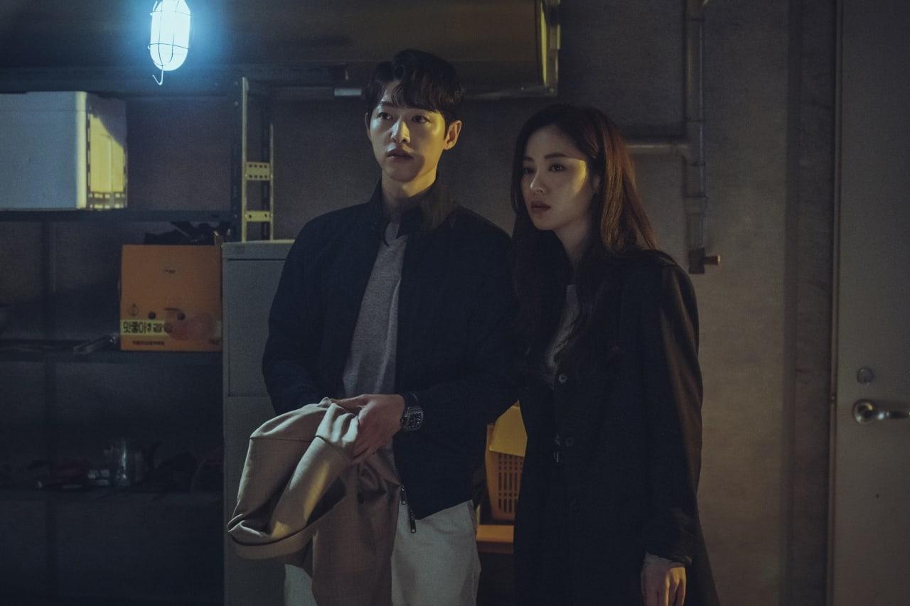 1280x853 Song Joong Ki, Jeon Yeo Bin, And 2PM's Taecyeon Captivate On Set Of “Vincenzo”