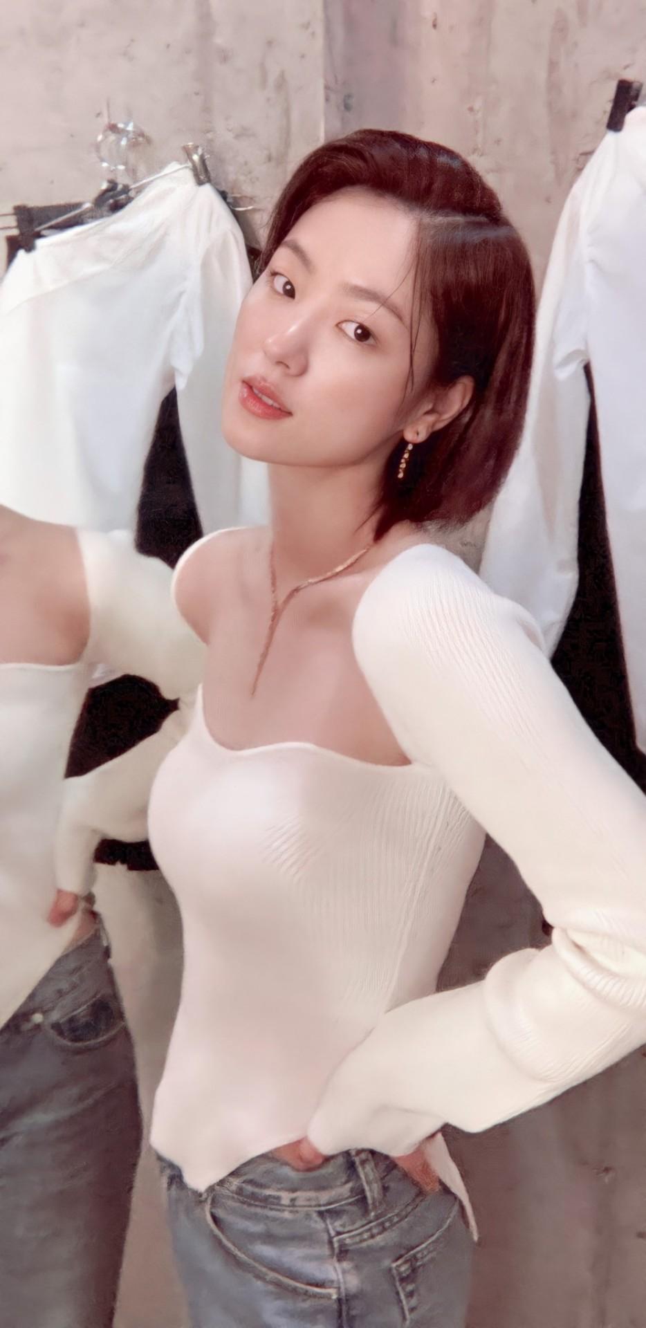 934x1920 jeon yeo been wallpaper