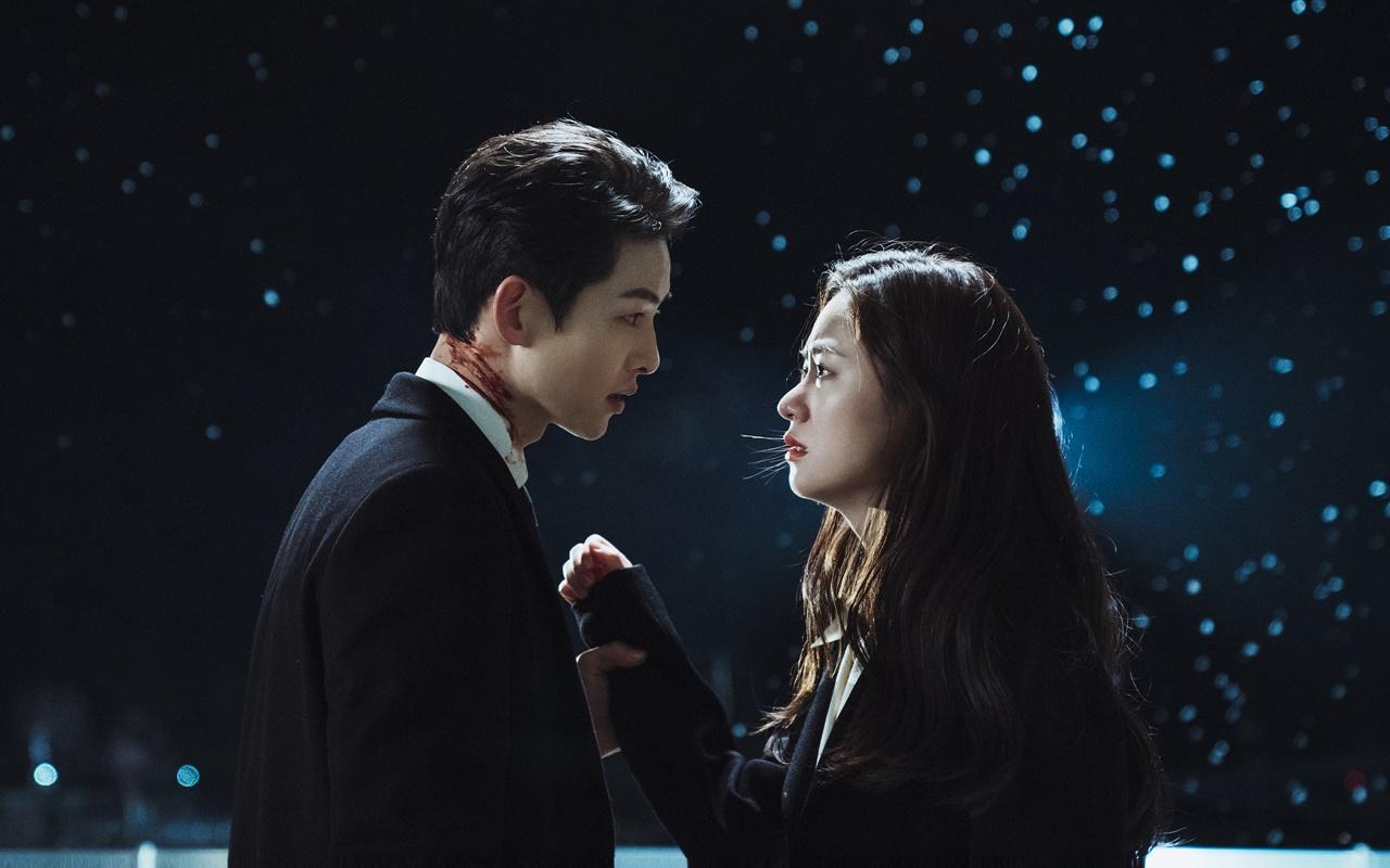 1280x800 Song Joong Ki Shock Auto Lost Focus Digested by Jeon Yeo Bin at 'Vincenzo' Location