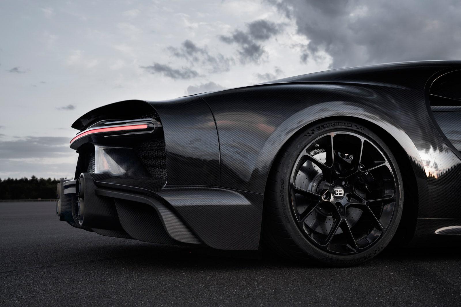 1600x1067 Bugatti's Chiron Clocks 305 MPH Thanks To Top Notch Tires