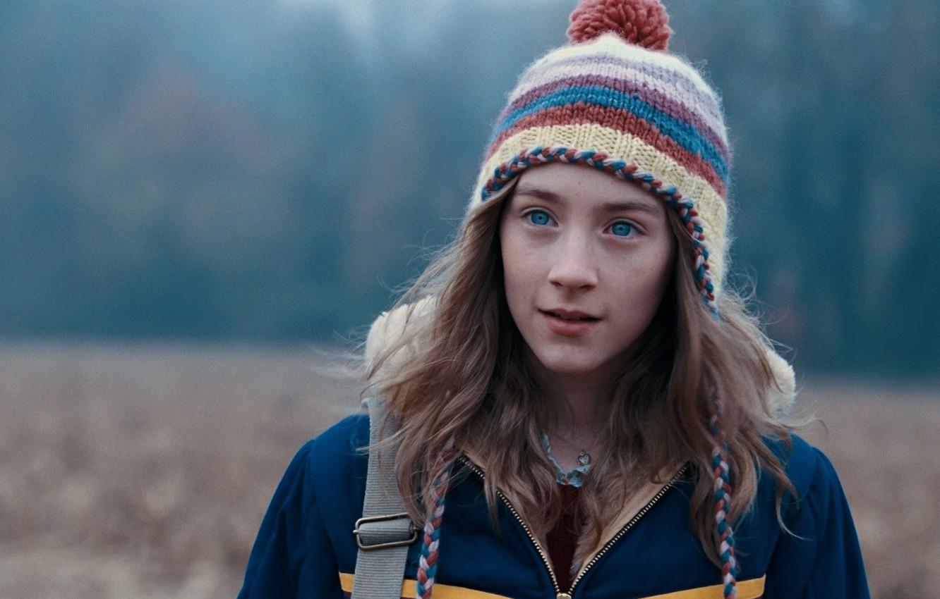 1332x850 Wallpaper field, eyes, look, girl, hat, actress, Saoirse Ronan, Saoirse Ronan, The lovely bones, The Lovely Bones image for desktop, section фильмы