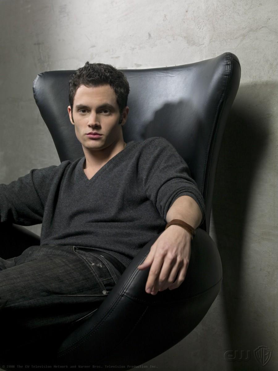 900x1200 Penn Badgley wallpaper