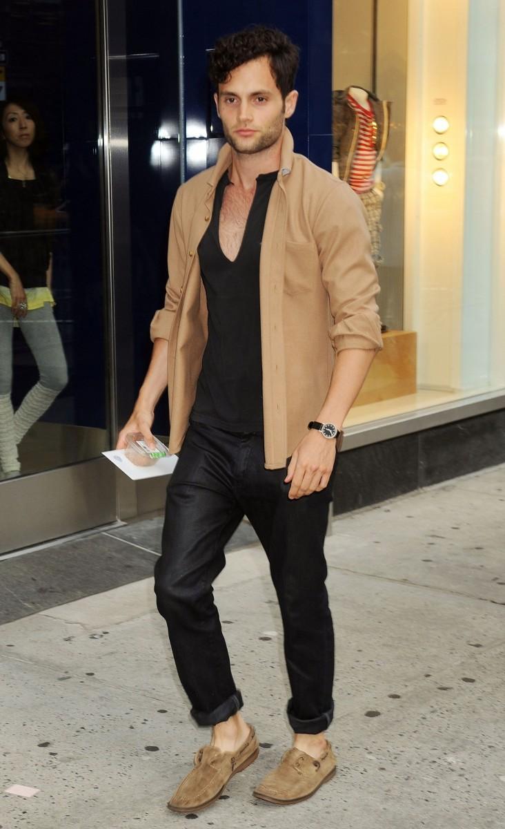 732x1200 Penn Badgley wallpaper