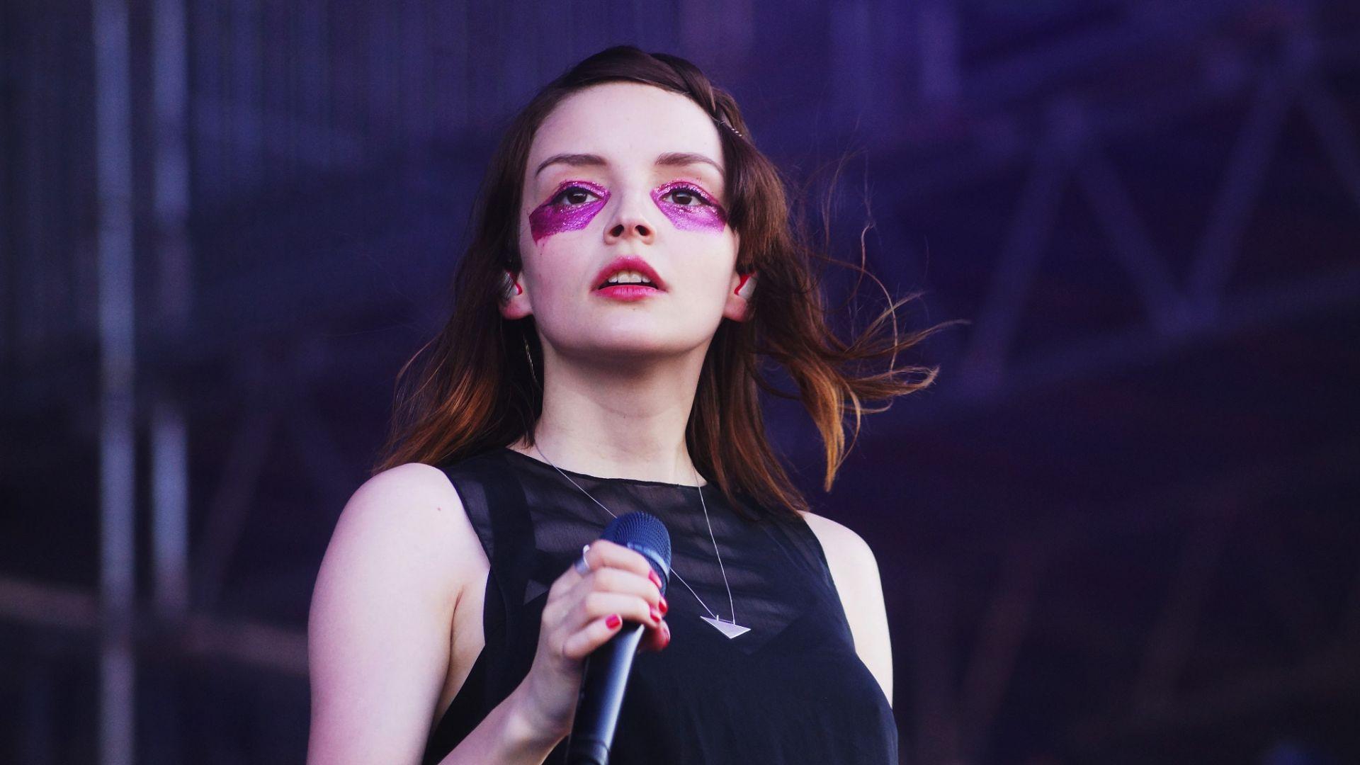 1920x1080 Desktop Wallpaper Lauren Mayberry, Onstage, Performance, Singer, Brunette, HD Image, Picture, Background, 0e8271
