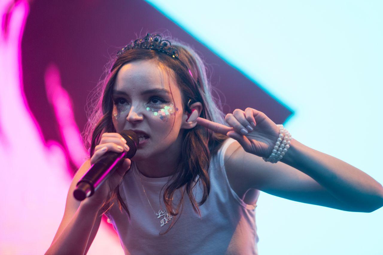 1280x853 Lauren Mayberry Style, Clothes, Outfits and Fashion • CelebMafia