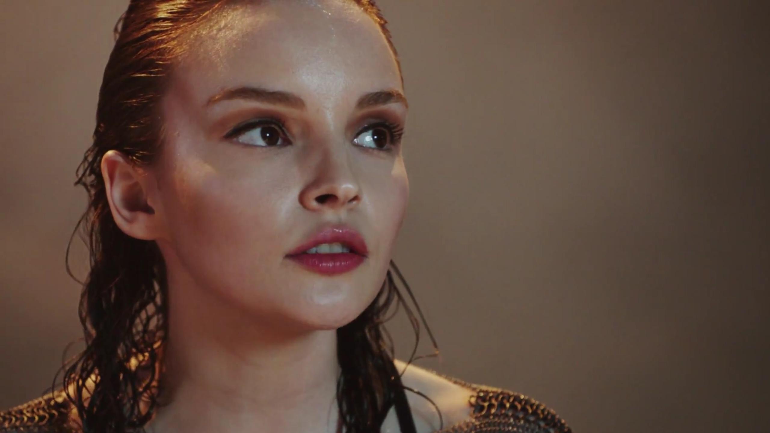 2560x1440 Lauren Mayberry Calls Out Misogynistic Garbage People Trolling The New CHVRCHES Music Video