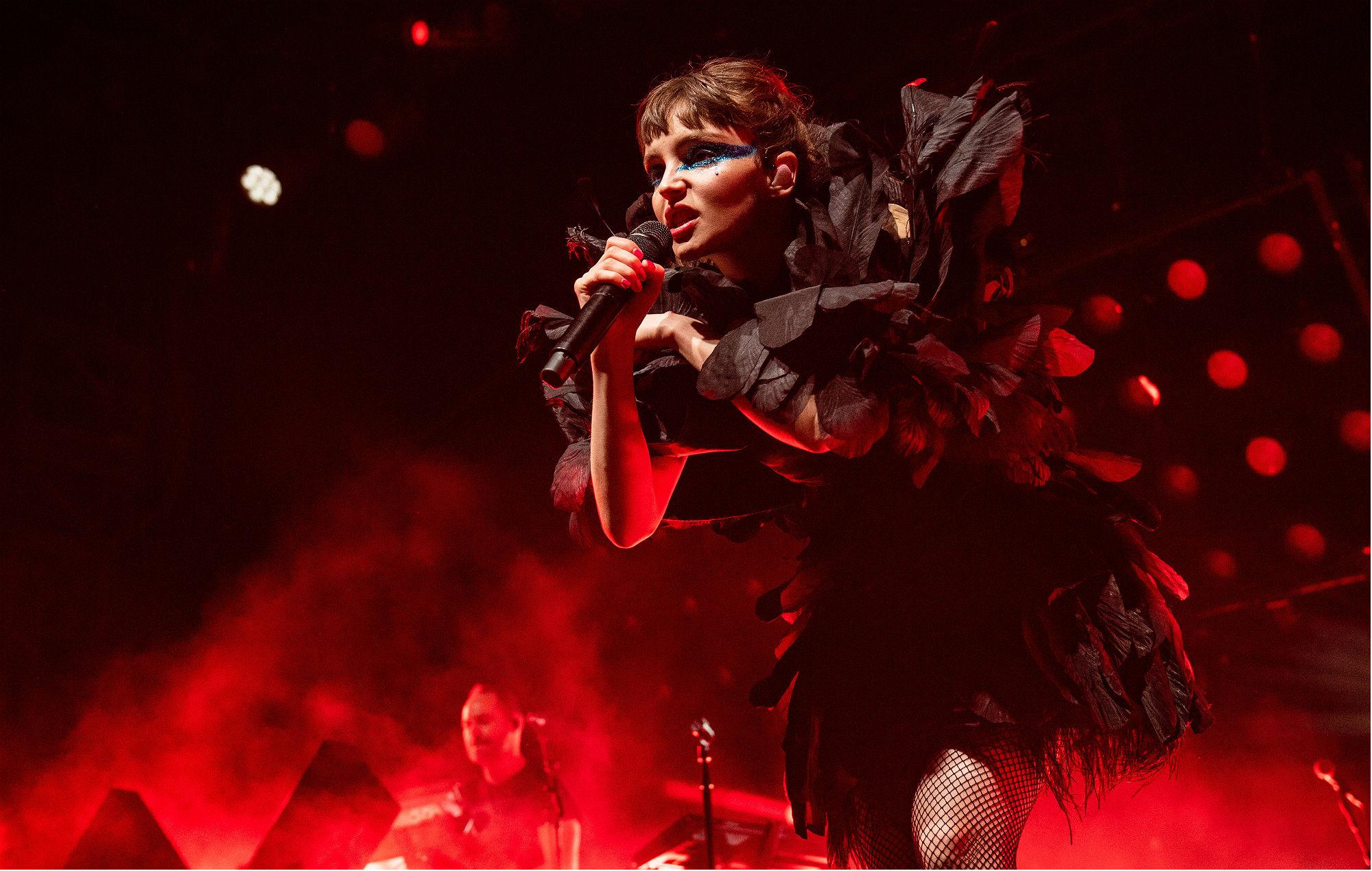 2000x1270 Chvrches' Lauren Mayberry shuts down critics who think her stage outfits are “too revealing”