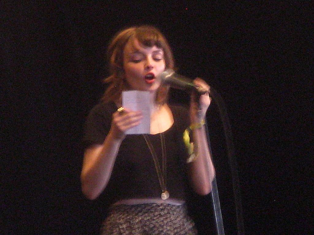 1024x768 Lauren Mayberry (Chvrches)
