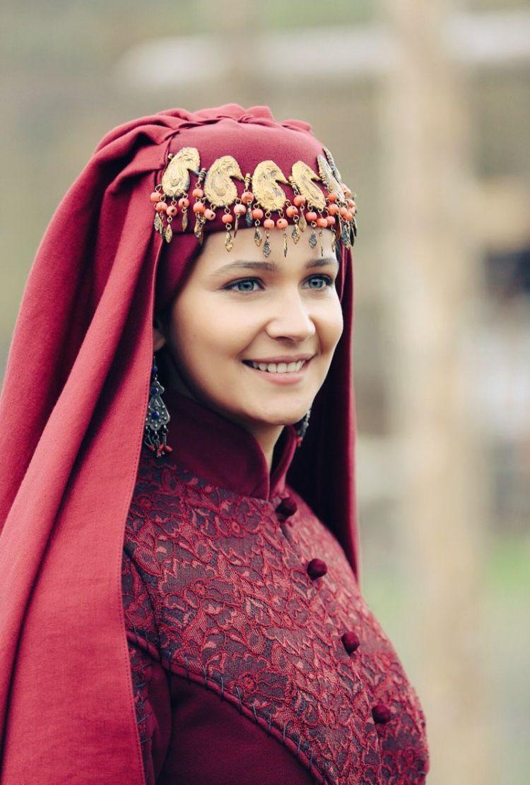 750x1111 Aslihan Hatun Wallpaper
