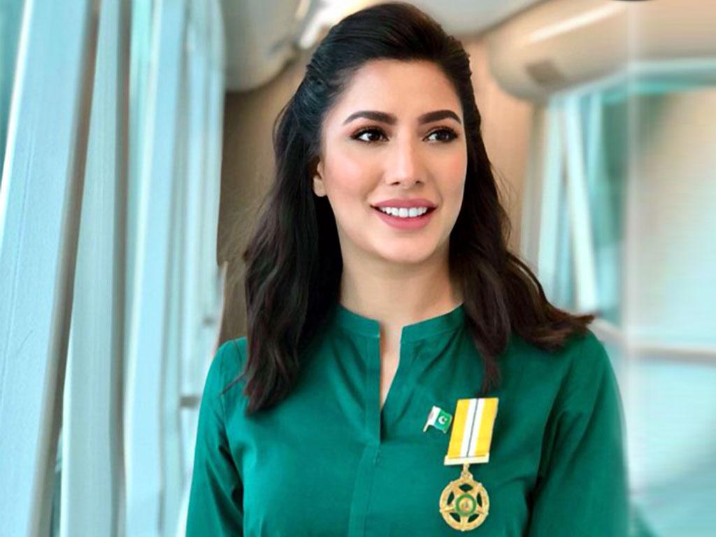 1024x768 Mehwish Hayat seems to have crush on Dirilis Ertugrul lead actor Engin Altan!