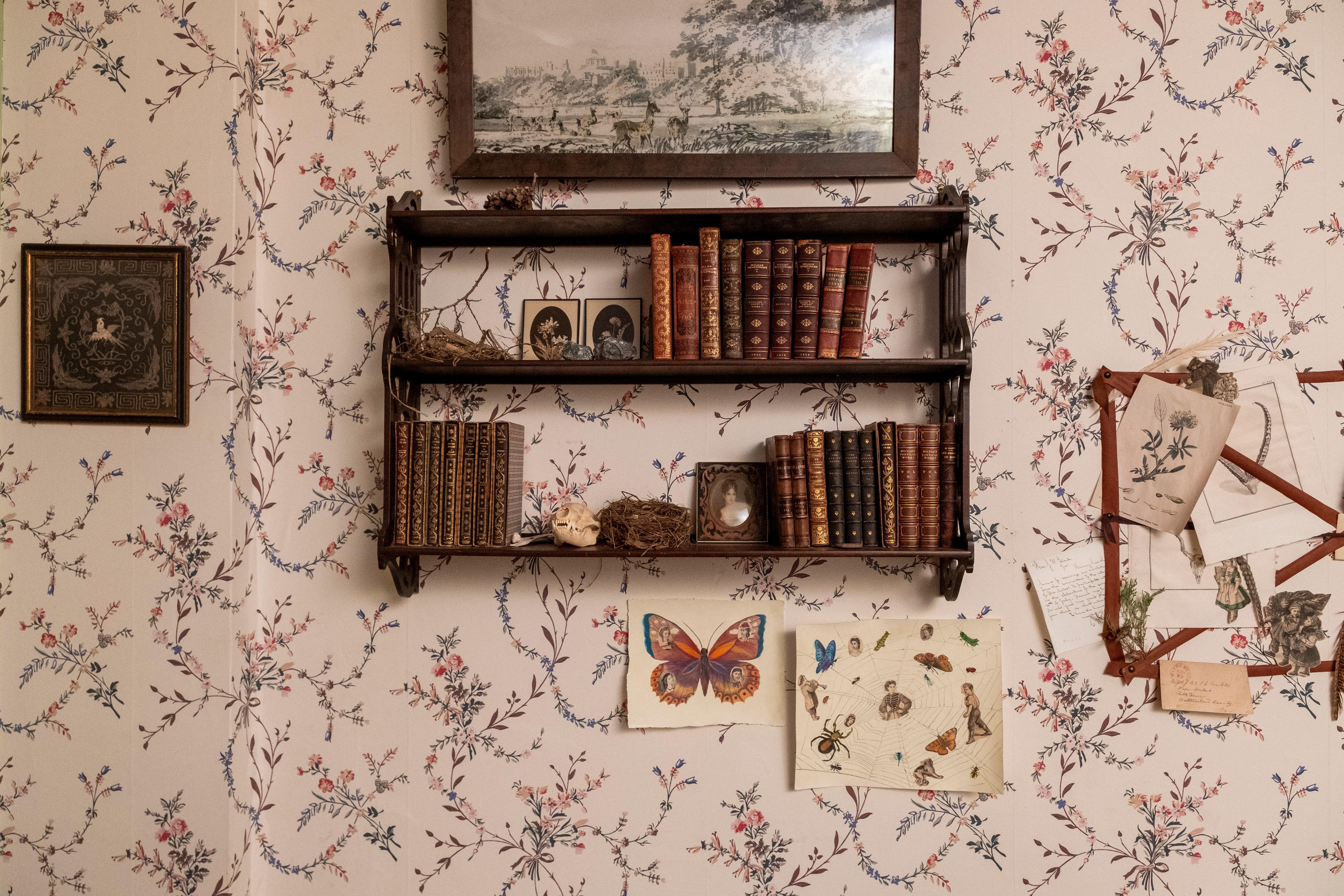 6000x4000 The Set Of Dickinson Is An Ultra Colorful Version Of The Poet's Home