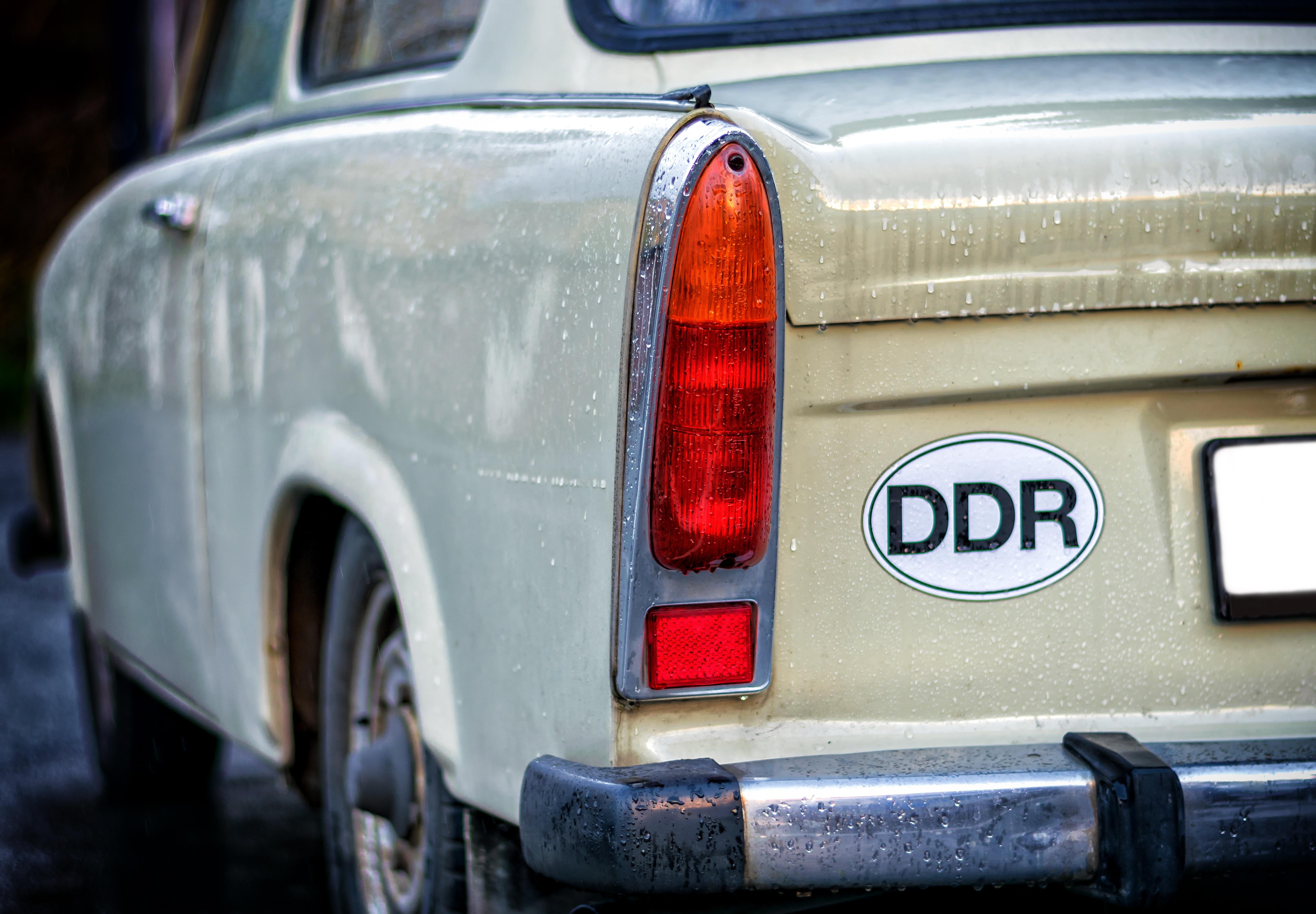 5264x3657 Trabant 601 glossy retro car taillights free image download