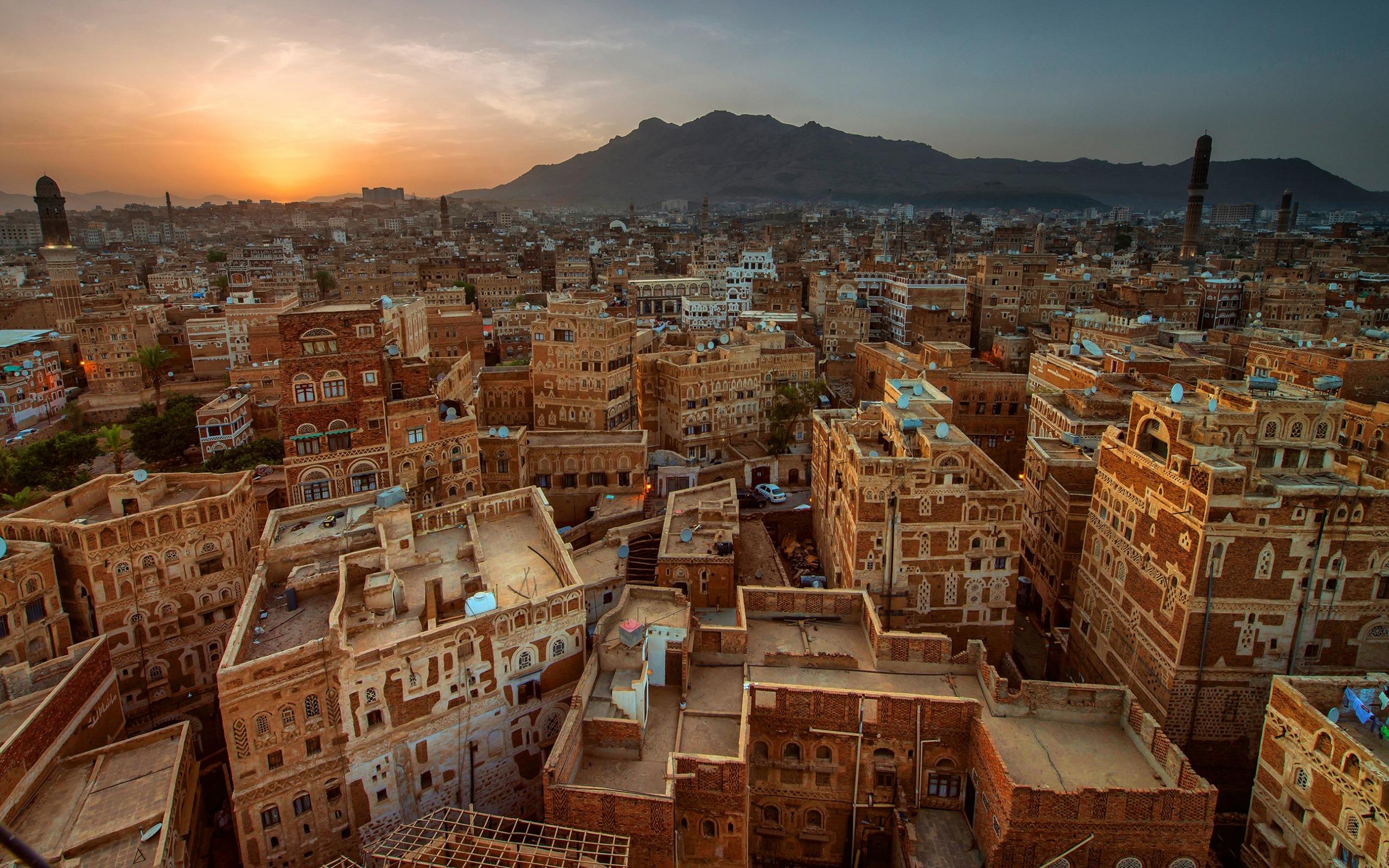 2560x1600 Download wallpaper Sanaa, capital of Yemen, houses, eastern architecture, evening, sunset, residential buildings, Yemen, The Arabian Peninsula for desktop with resolution 2560x1600. High Quality HD picture wallpaper