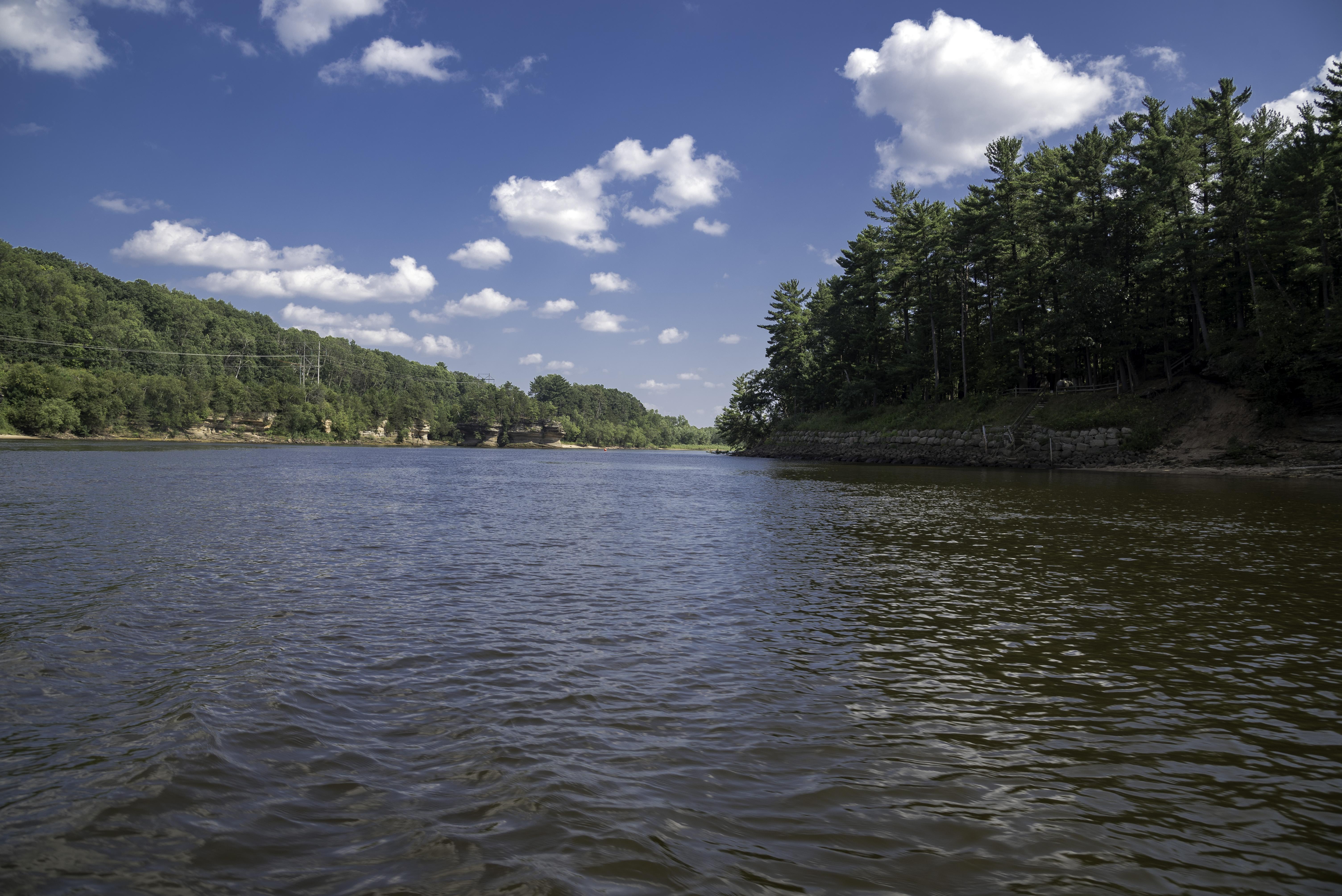 6016x4016 Wisconsin River Landscape in Wisconsin Dells image Domain photo