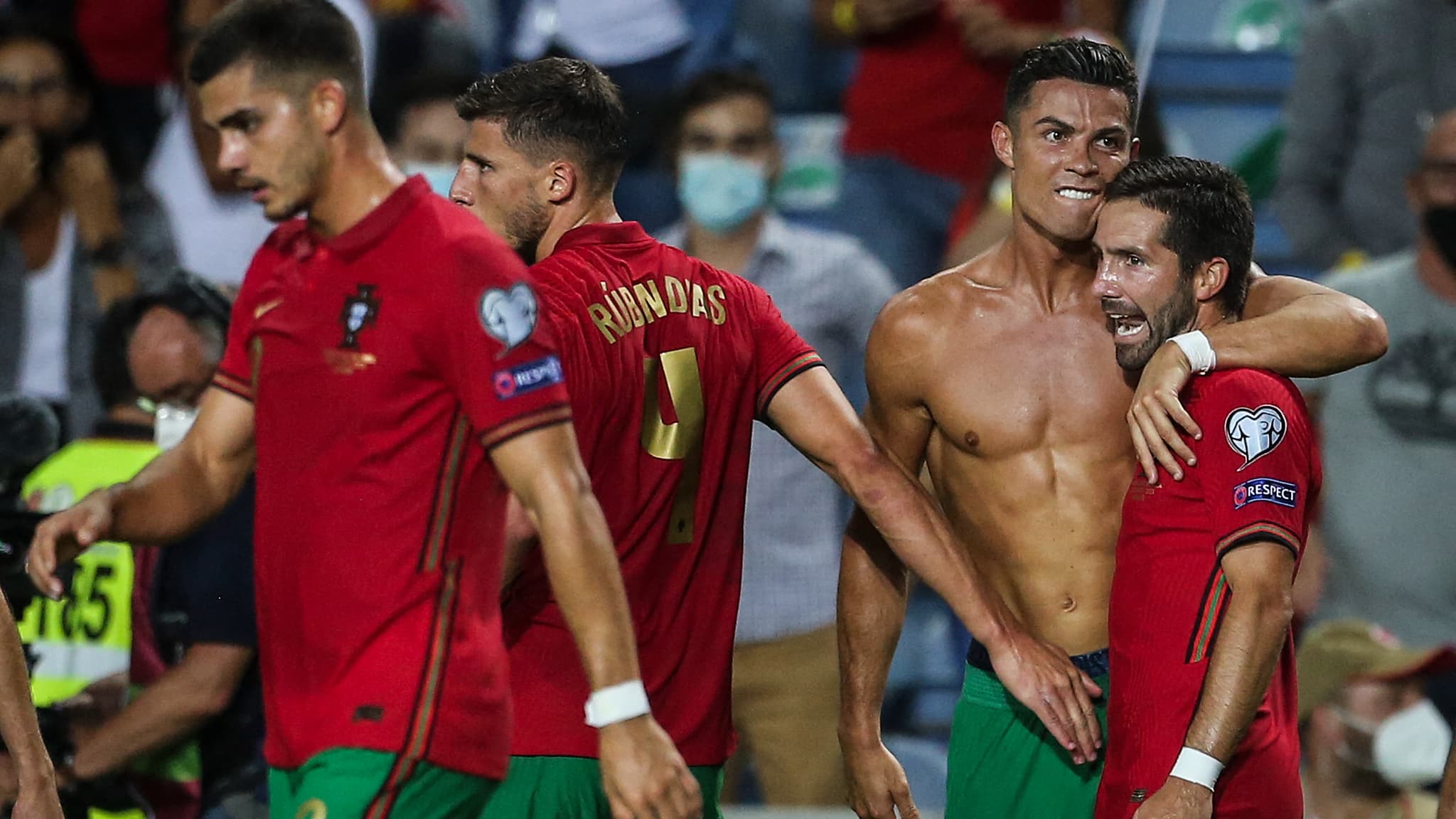 2048x1152 Ronaldo overtook Ali Daei to become the sole record holder for national goals scored