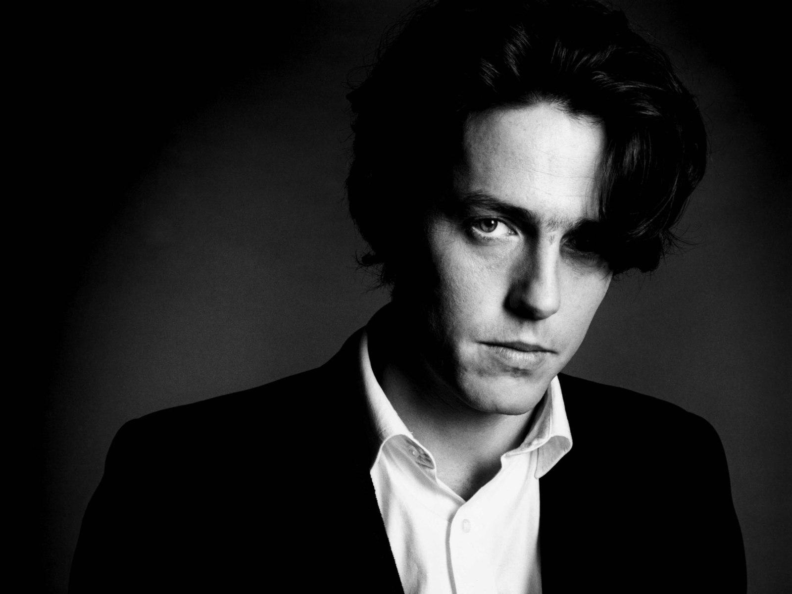 1600x1200 Monochrome Hugh Grant Wallpaper 55561 1600x1200px