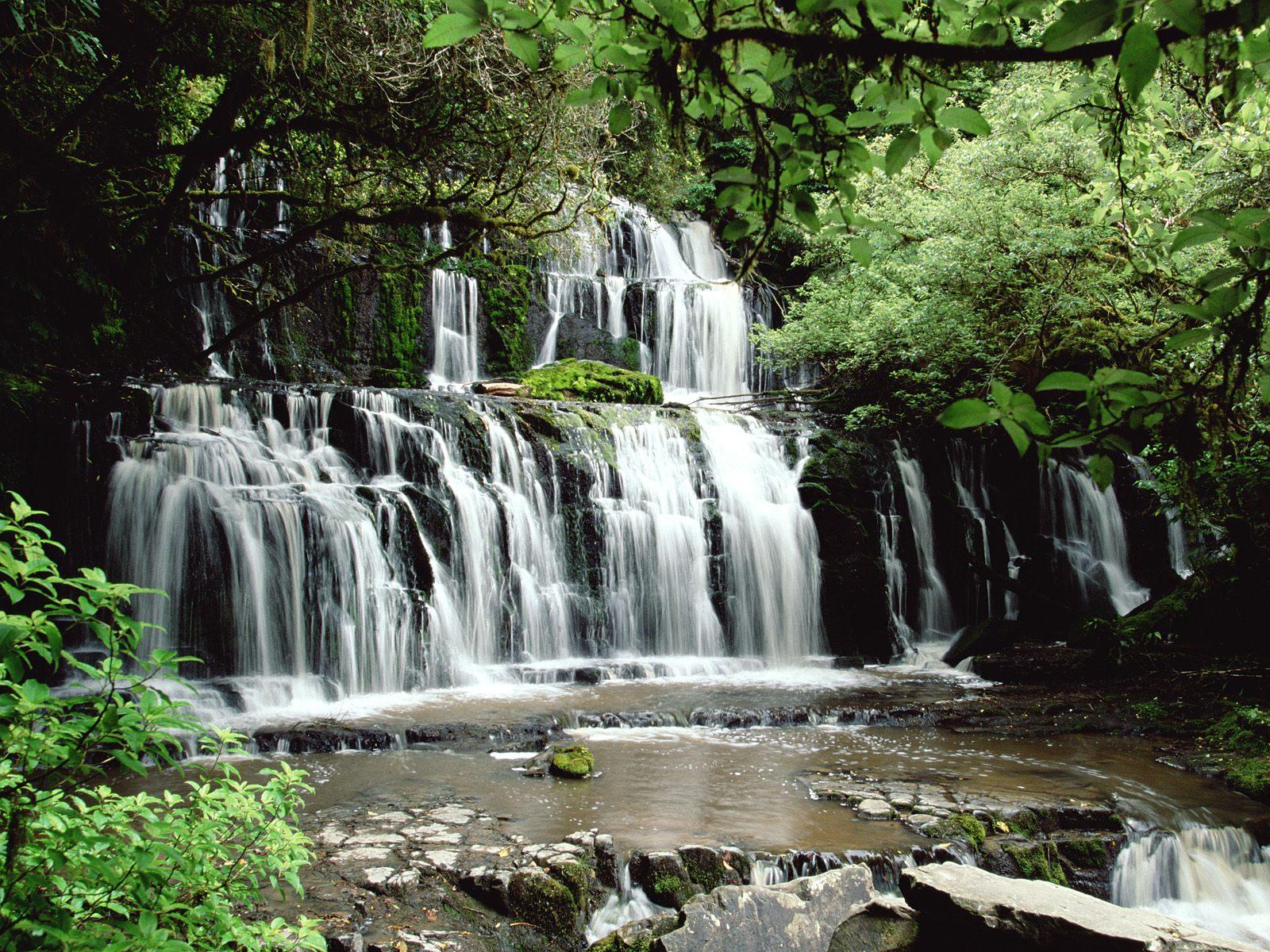 1600x1200 New Zealand Waterfall wallpaperx1200