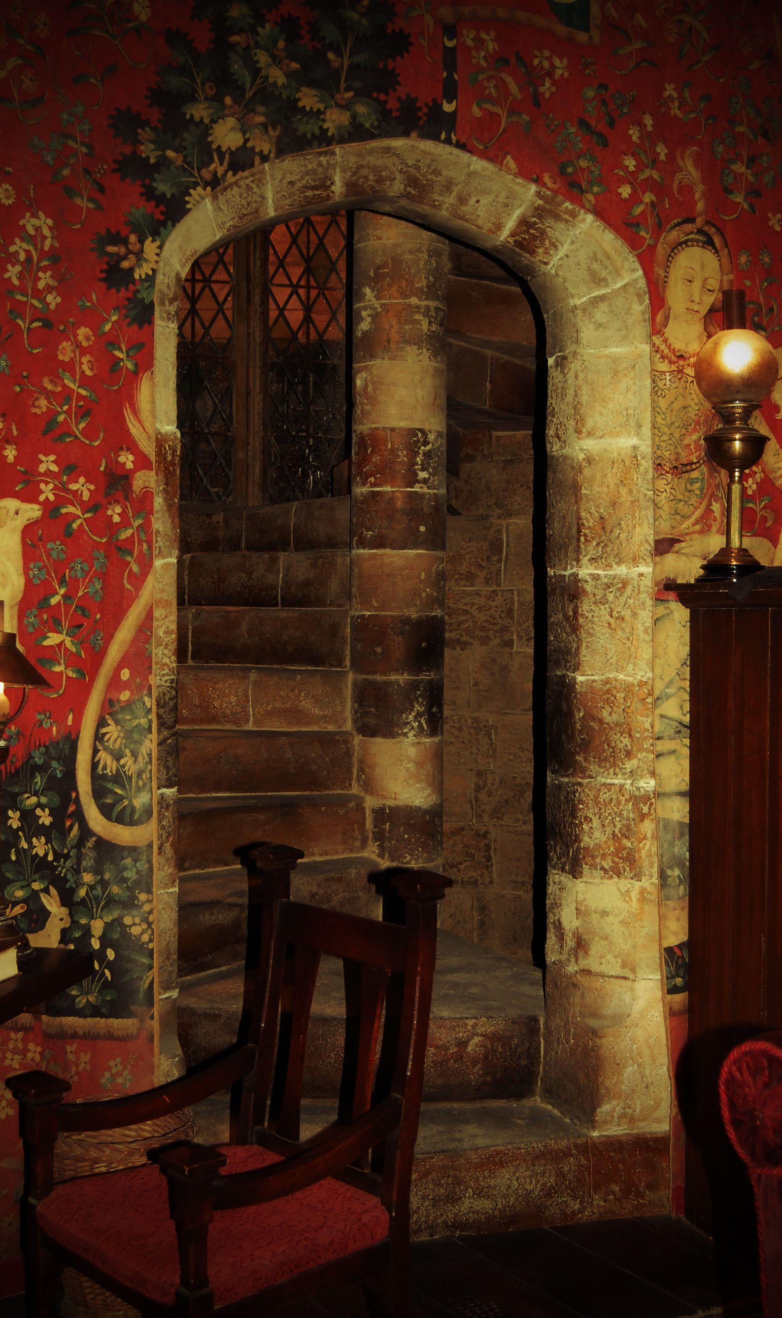 1587x2674 I have no idea where this is, but it's wonderful. Mural, of one of the Lady & the Unicorn tapestries. Unicorn tapestries, Gryffindor, Gryffindor common room