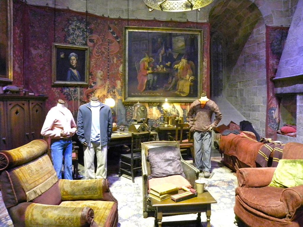 1024x768 Harry Potter studio tour: Gryffindor common room