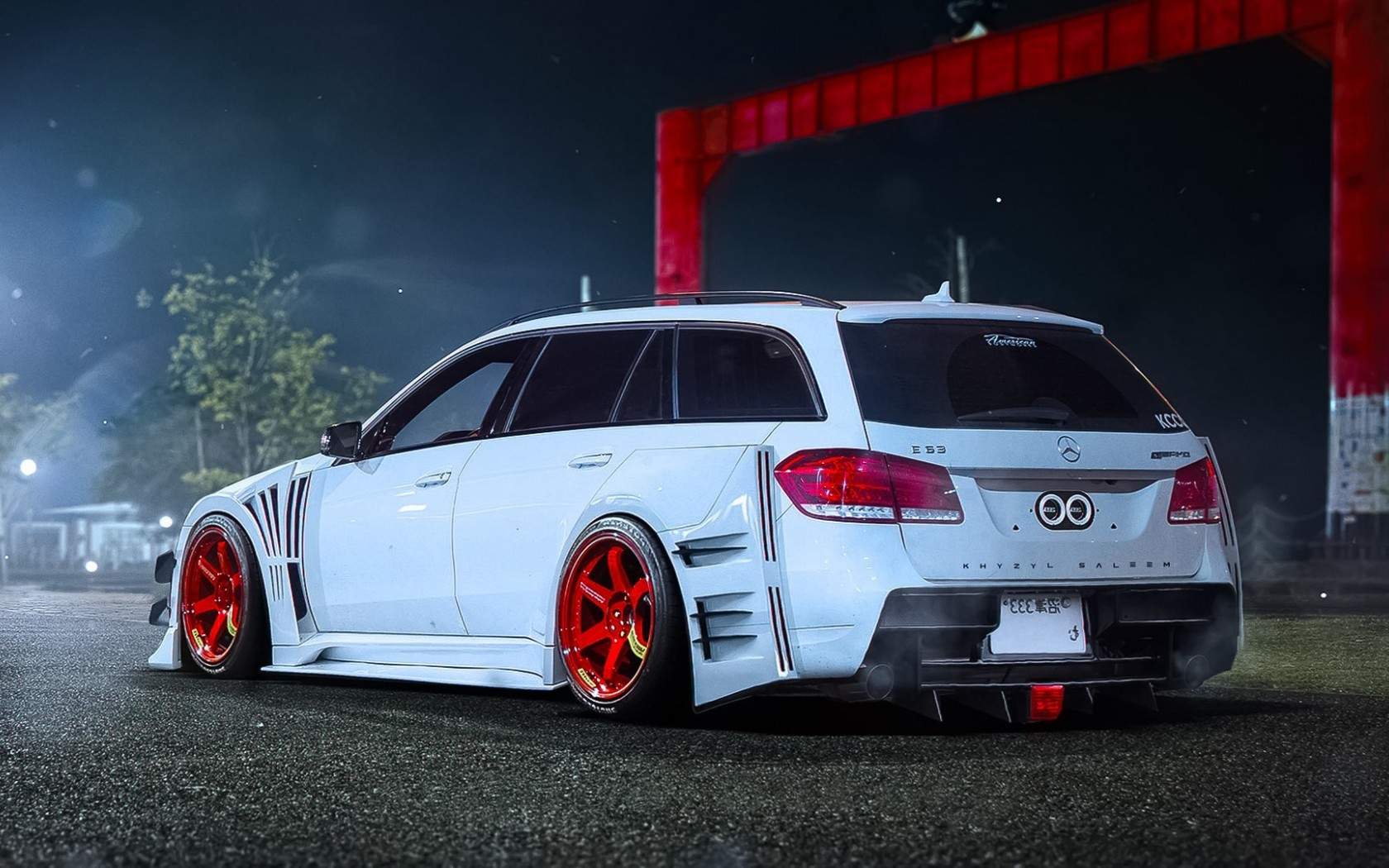 1680x1050 Station Wagon Wallpaper