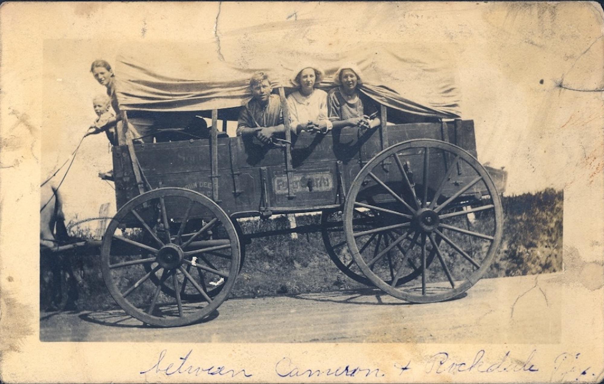 2000x1271 Free Image : vintage, antique, rustic, travel, transportation, vehicle, historic, family, art, locomotive, sketch, drawing, illustration, grandfather, history, carriage, steam engine, migrate, old fashioned, wagon wheel, covered wagon, ancestors