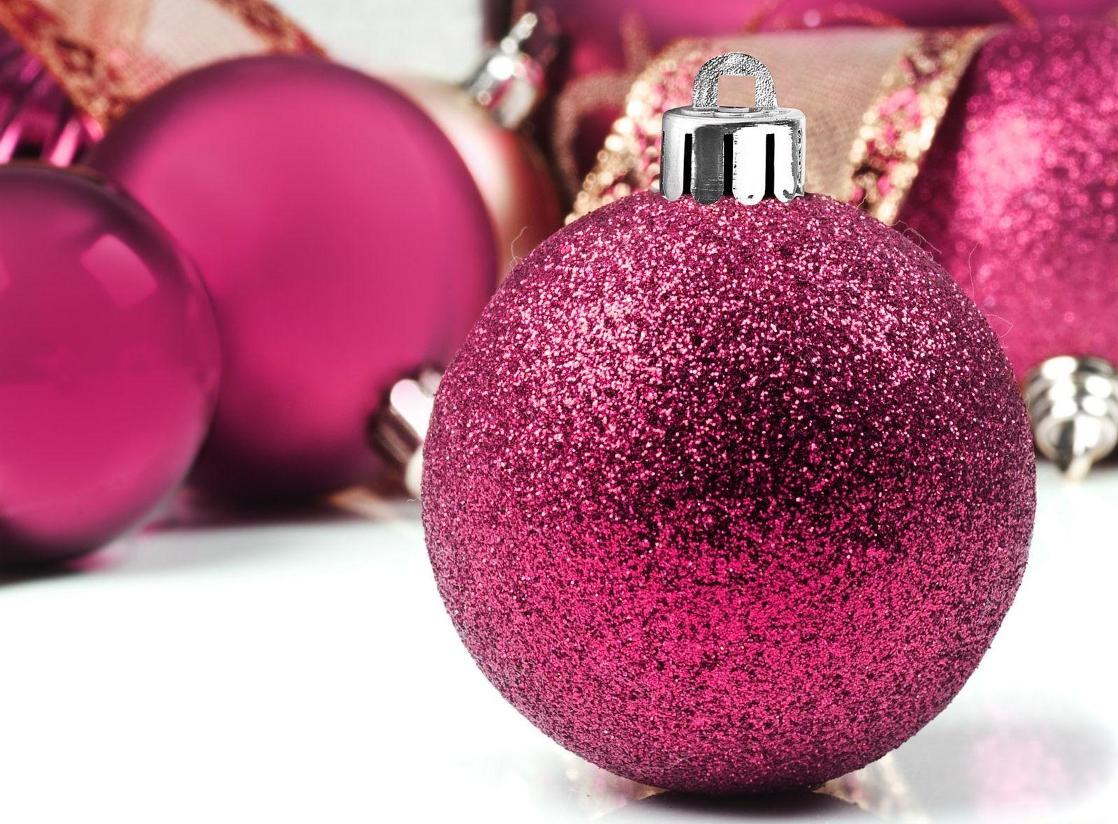 1600x1180 Pink Christmas Decorations Wallpaper
