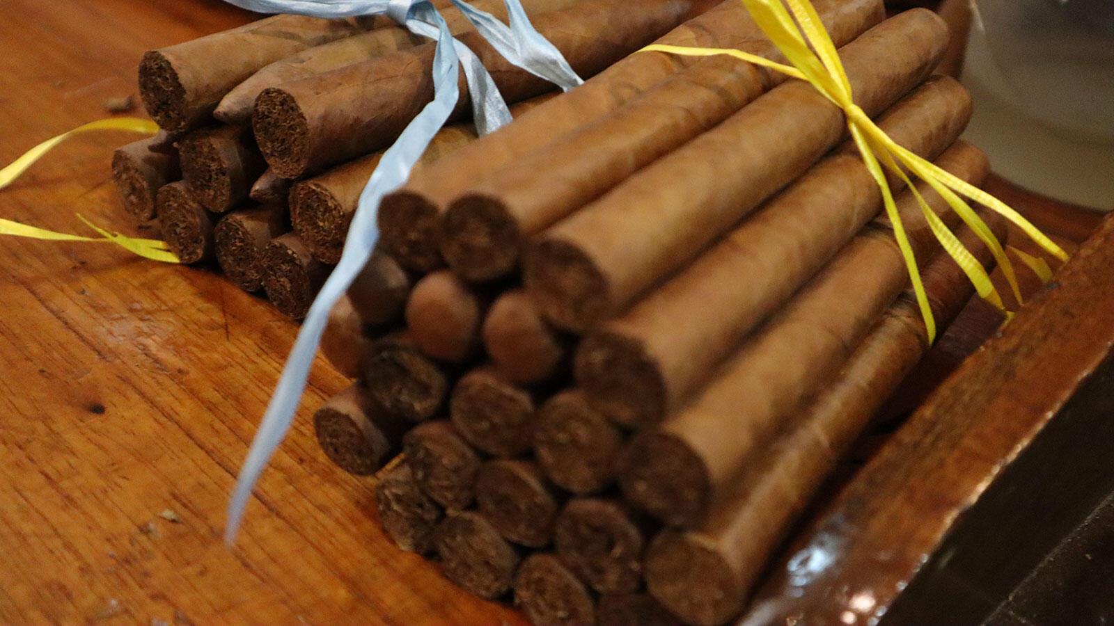 Cuban Cigar Wallpapers - Top Free Cuban Cigar Backgrounds - WallpaperAccess