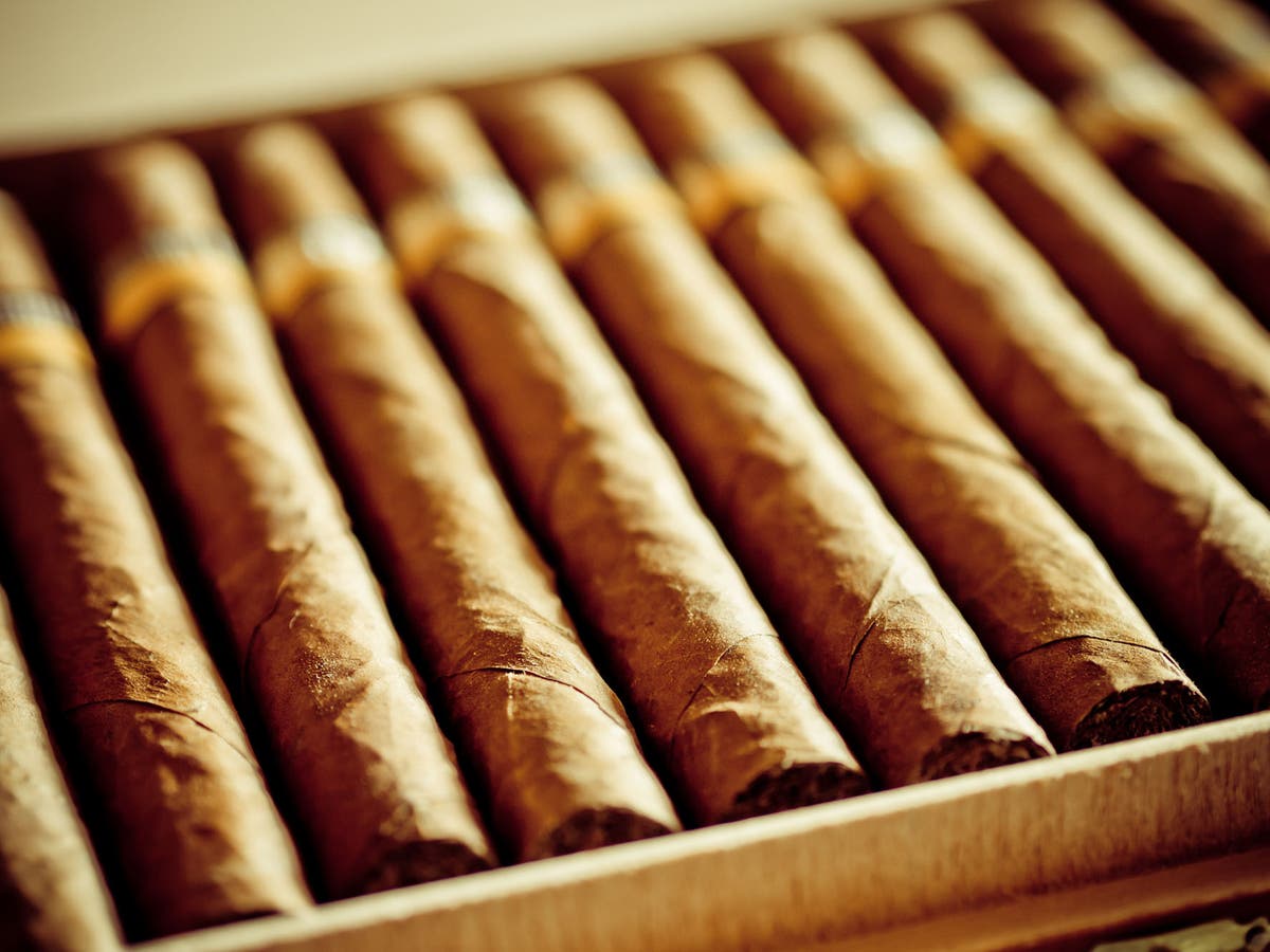 Cuban Cigar Wallpapers - Top Free Cuban Cigar Backgrounds - WallpaperAccess