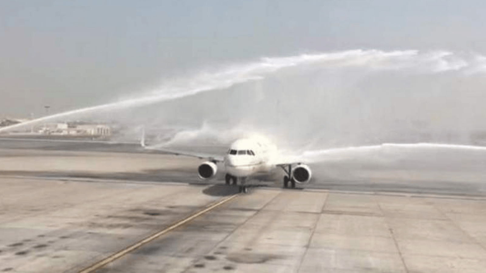 1600x900 Video: Dubai Airport Welcomes Saudi Jet With Water Cannon Salute, Breaks Plane