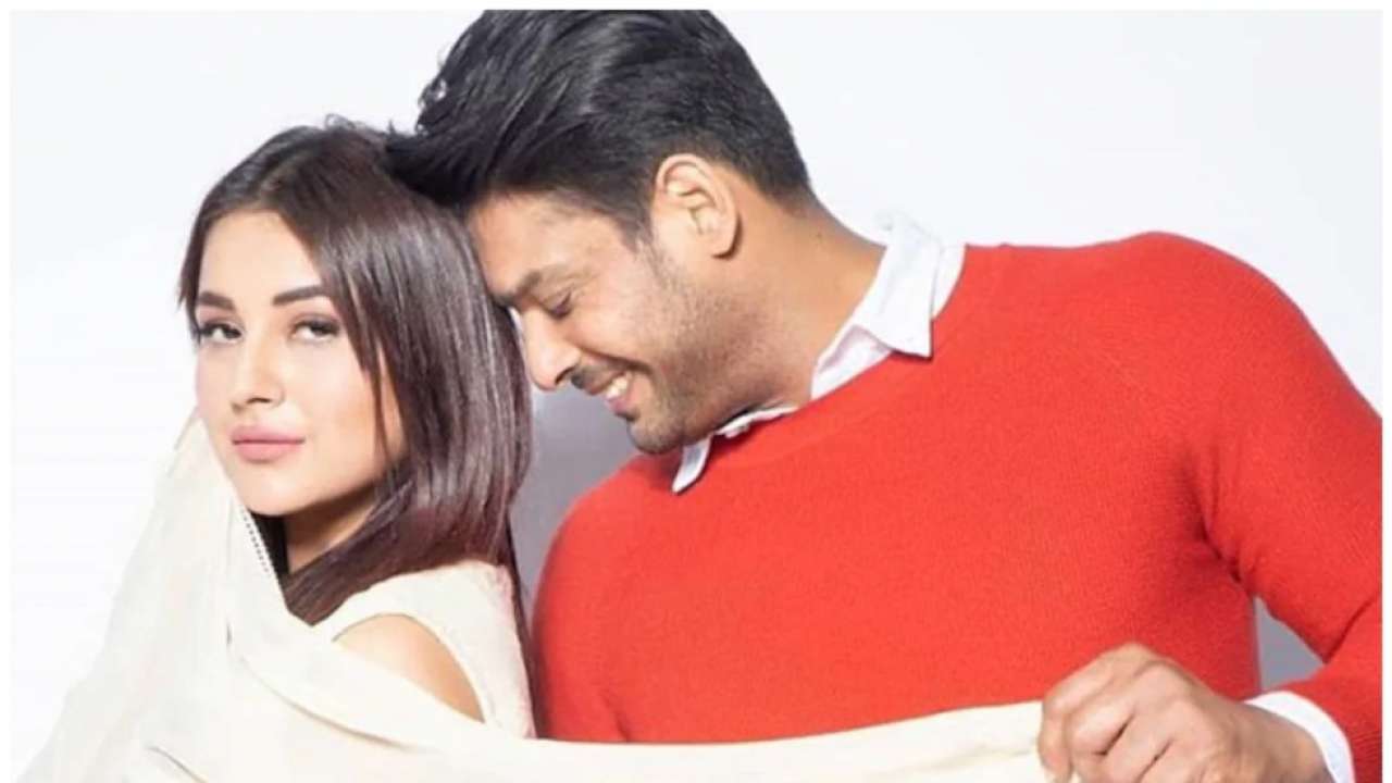 1280x720 Sidharth Shukla fan cries uncontrollably outside Cooper Hospital, promises to keep 'SidNaaz' alive