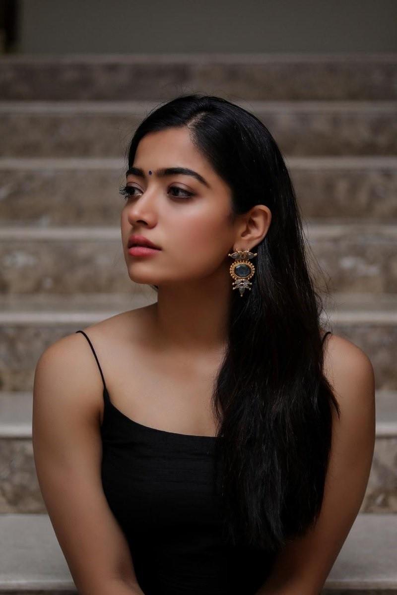 800x1200 iPhone Rashmika Mandanna Wallpaper Free HD Wallpaper