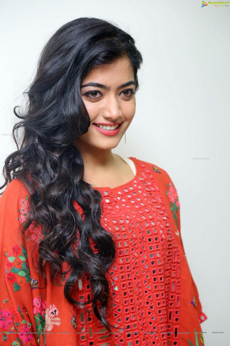 800x1200 + Top Rashmika Mandanna Wallpaper