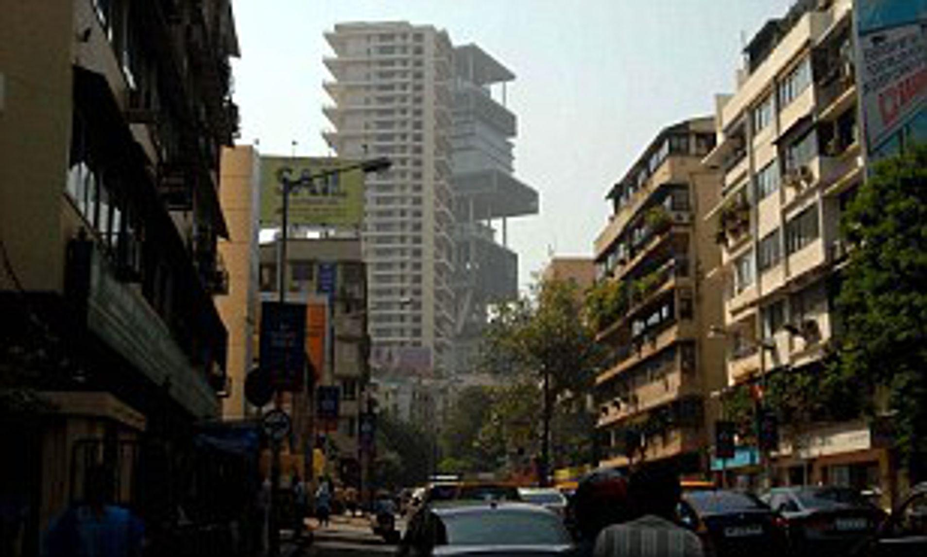 1908x1146 World's most expensive house Antilia in Mumbai lies abandoned. Daily Mail Online