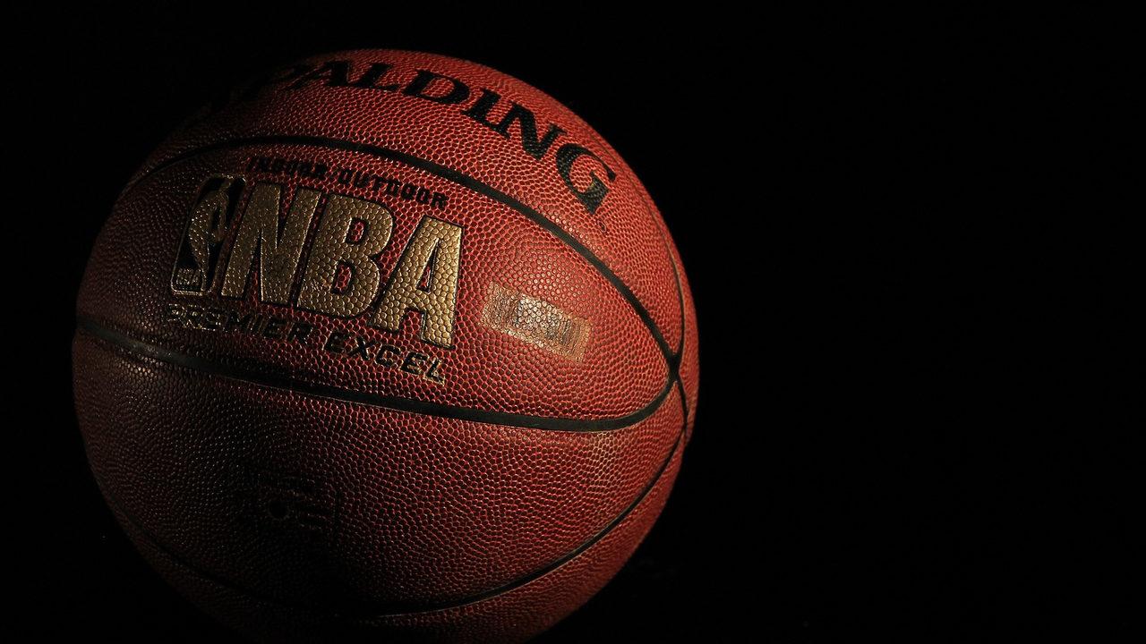 1280x720 Dominique Wilkins' daughter, who has spina bifida, shoots hoops in inspiring video