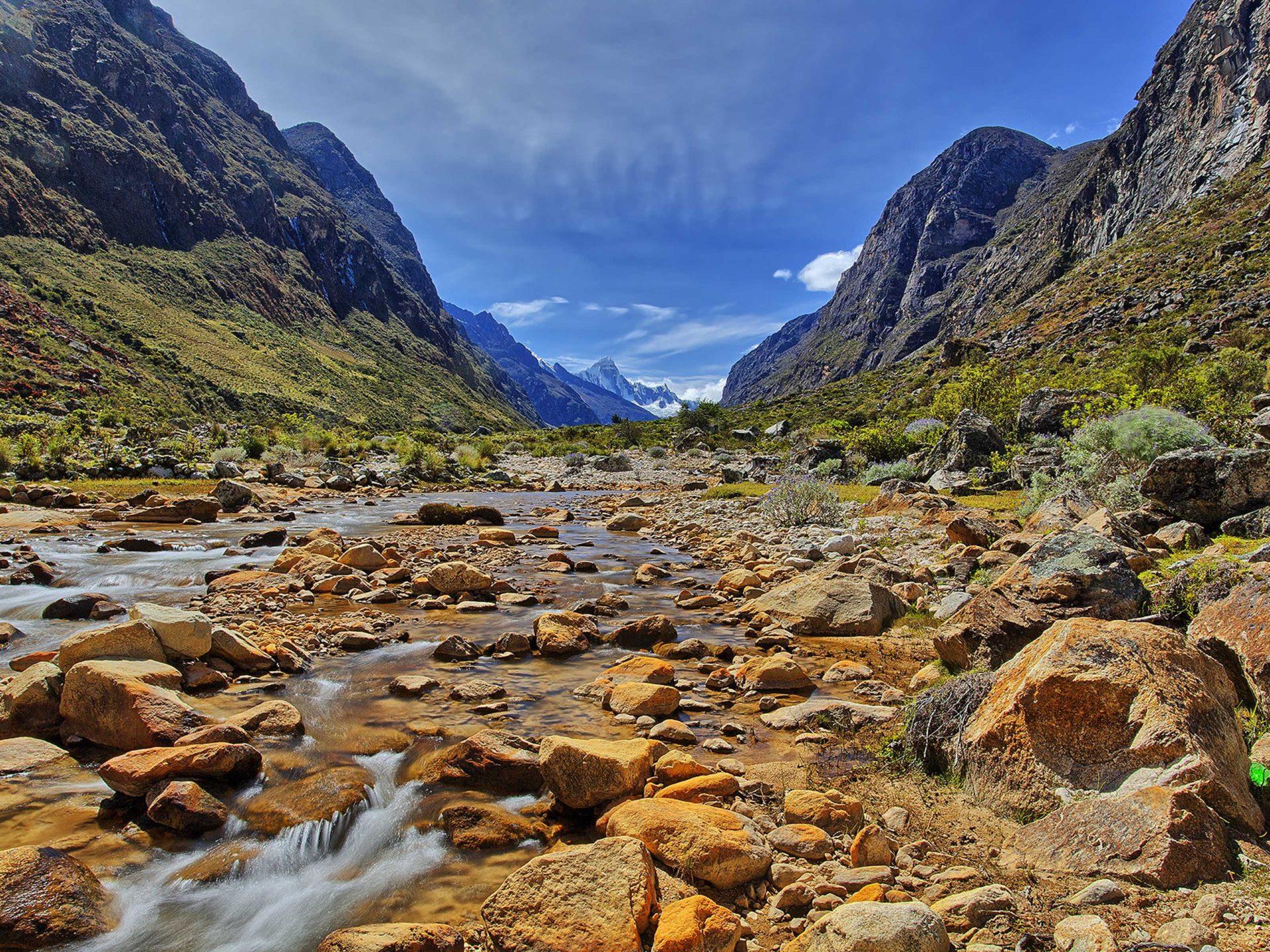 1920x1440 Huascaran National Park In Tropical Mountains Cordillera Blanca In Western Peru 4k Ultra Tv Wallpaper For Desktop Laptop Tablet And Mobile Phones 3840x2400 :