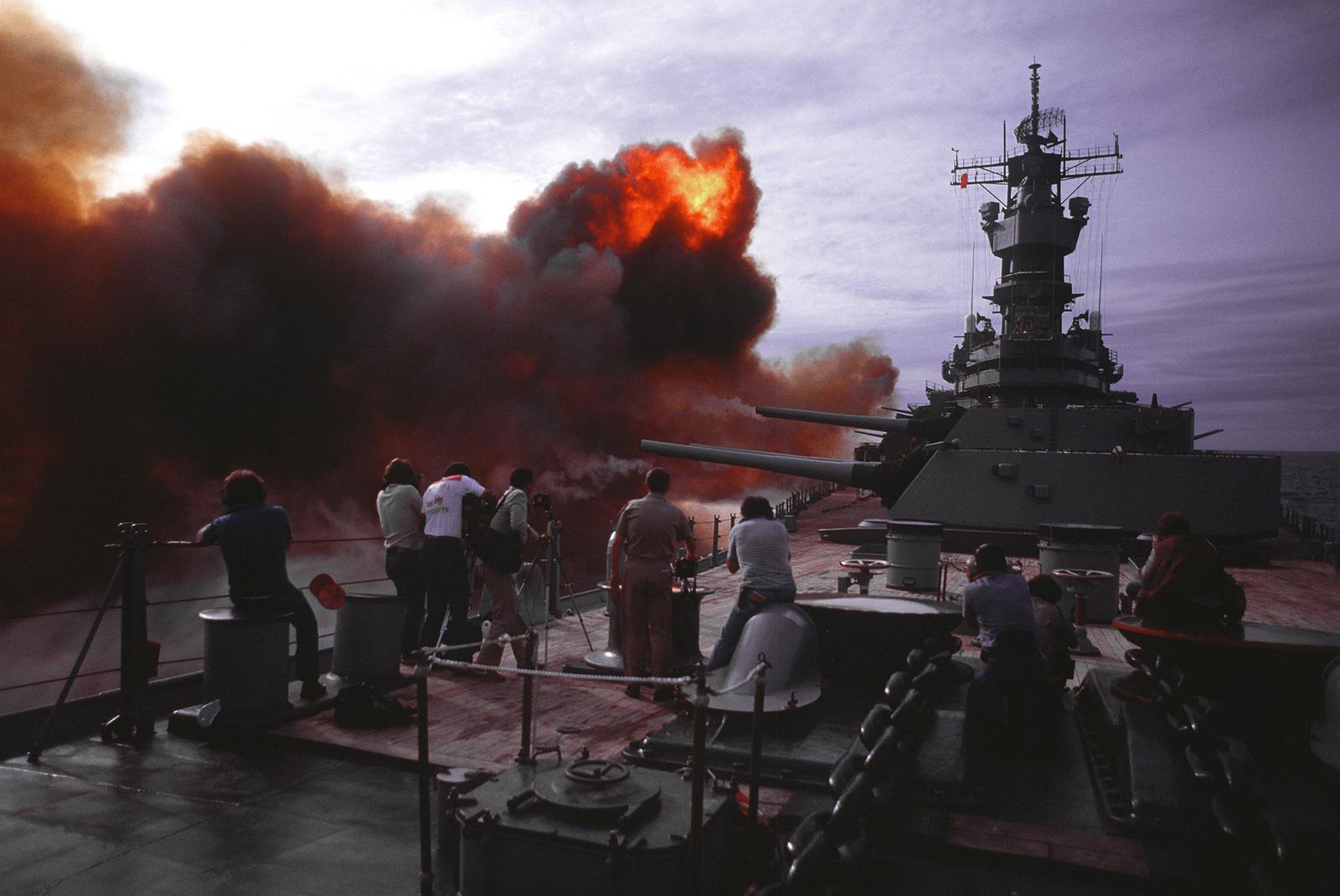 1600x1070 Uss Iowa Wallpaper