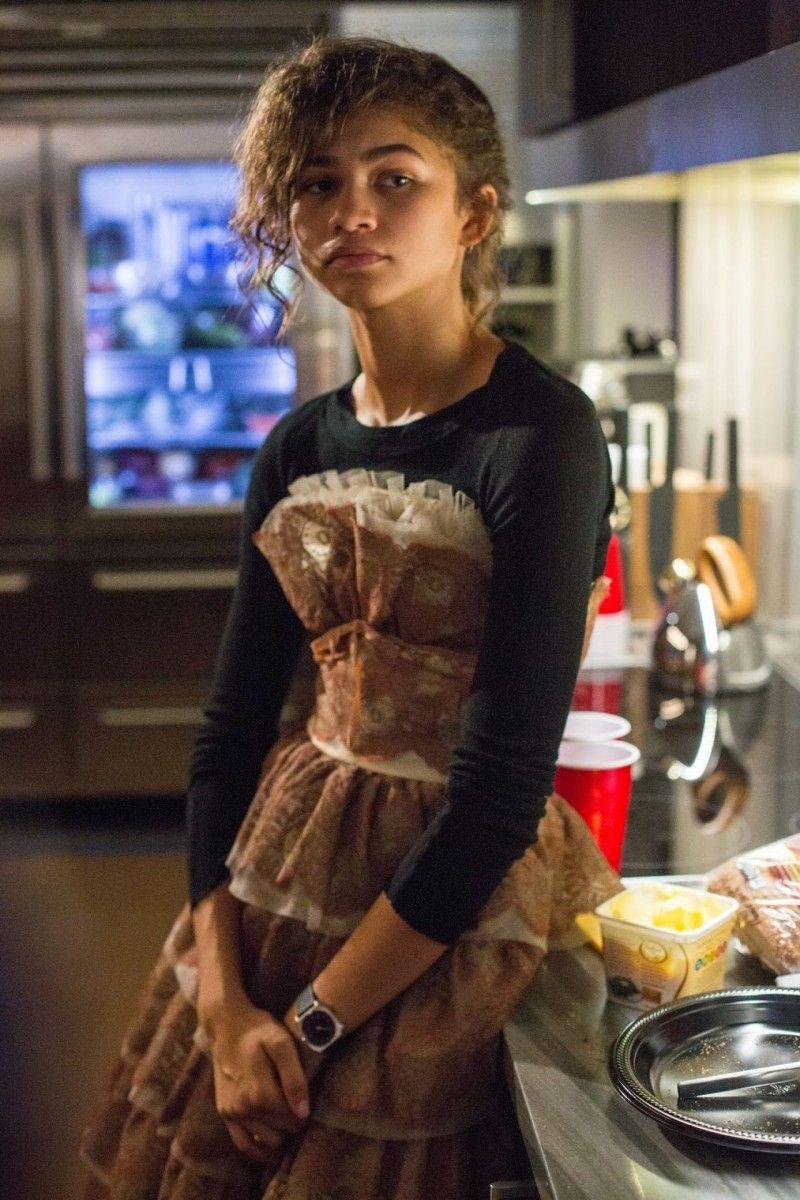 800x1200 Zendaya iPhone Wallpaper