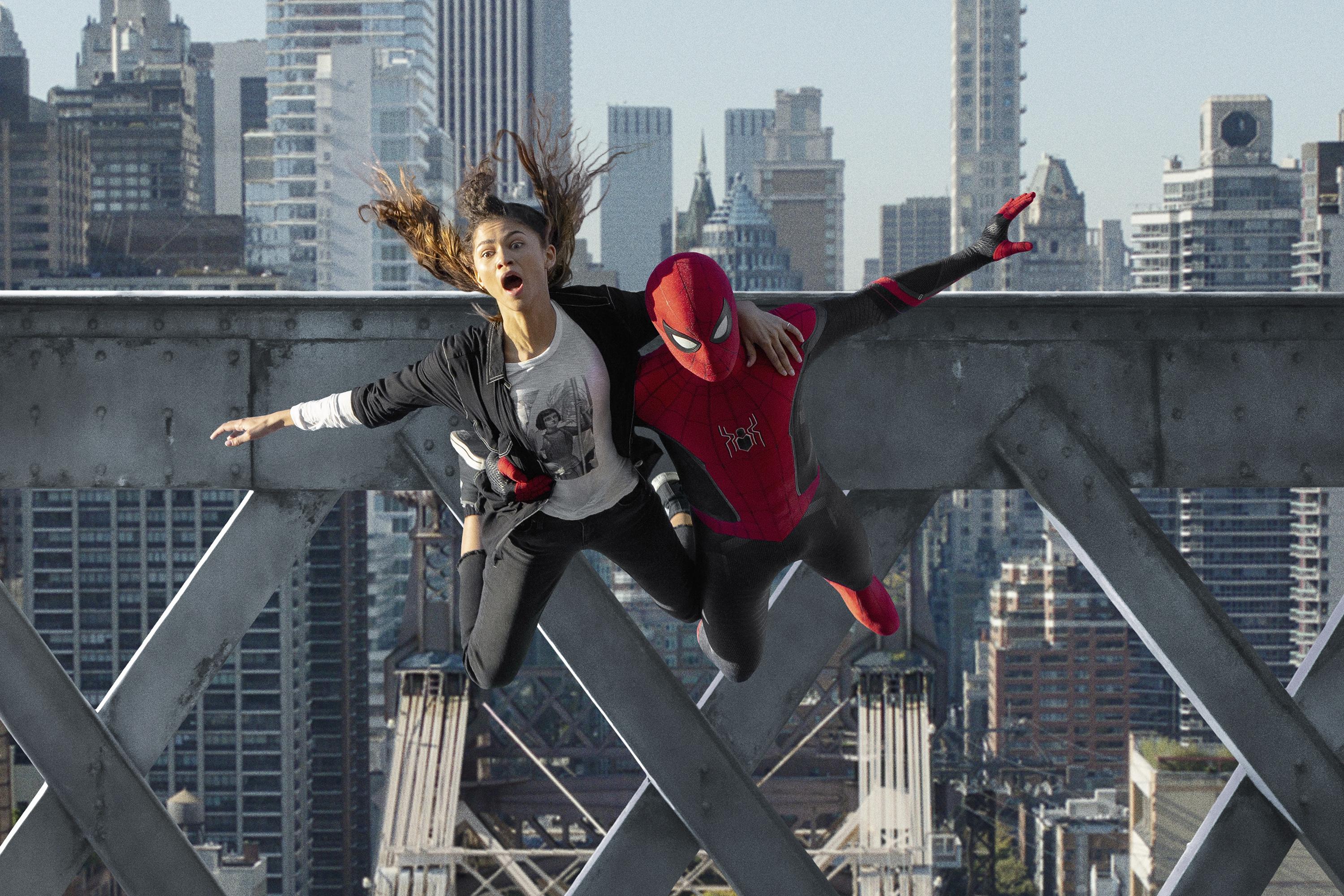 3000x2001 Spider Man No Way Home Is Packed With Crowd Pleasing Surprises While Tom Holland & Zendaya's Chemistry Sizzles