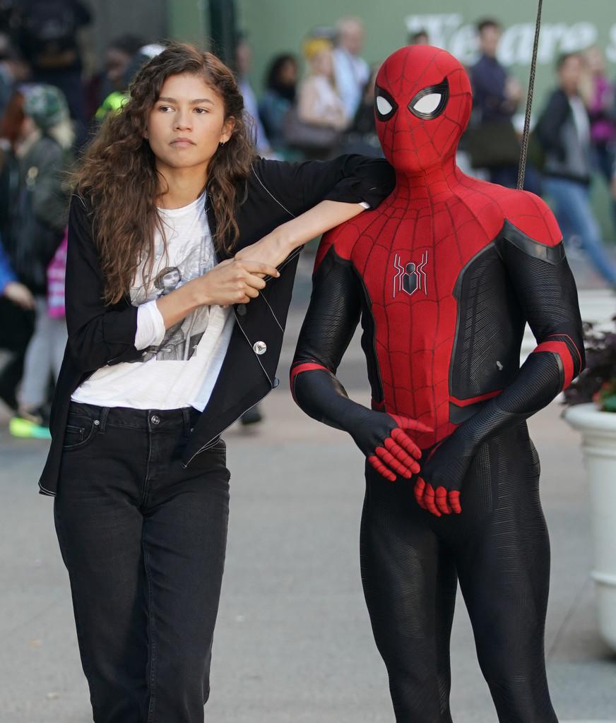 872x1024 Thomas Rothman, Tom Holland Holland Photo