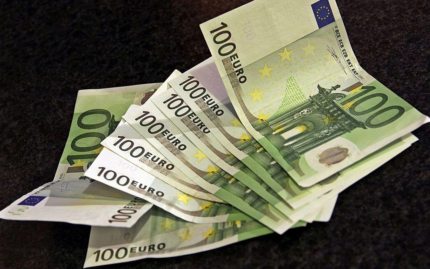 1440x900 Download wallpaper 1440x900 money, euro, green, black widescreen 16:10 HD background