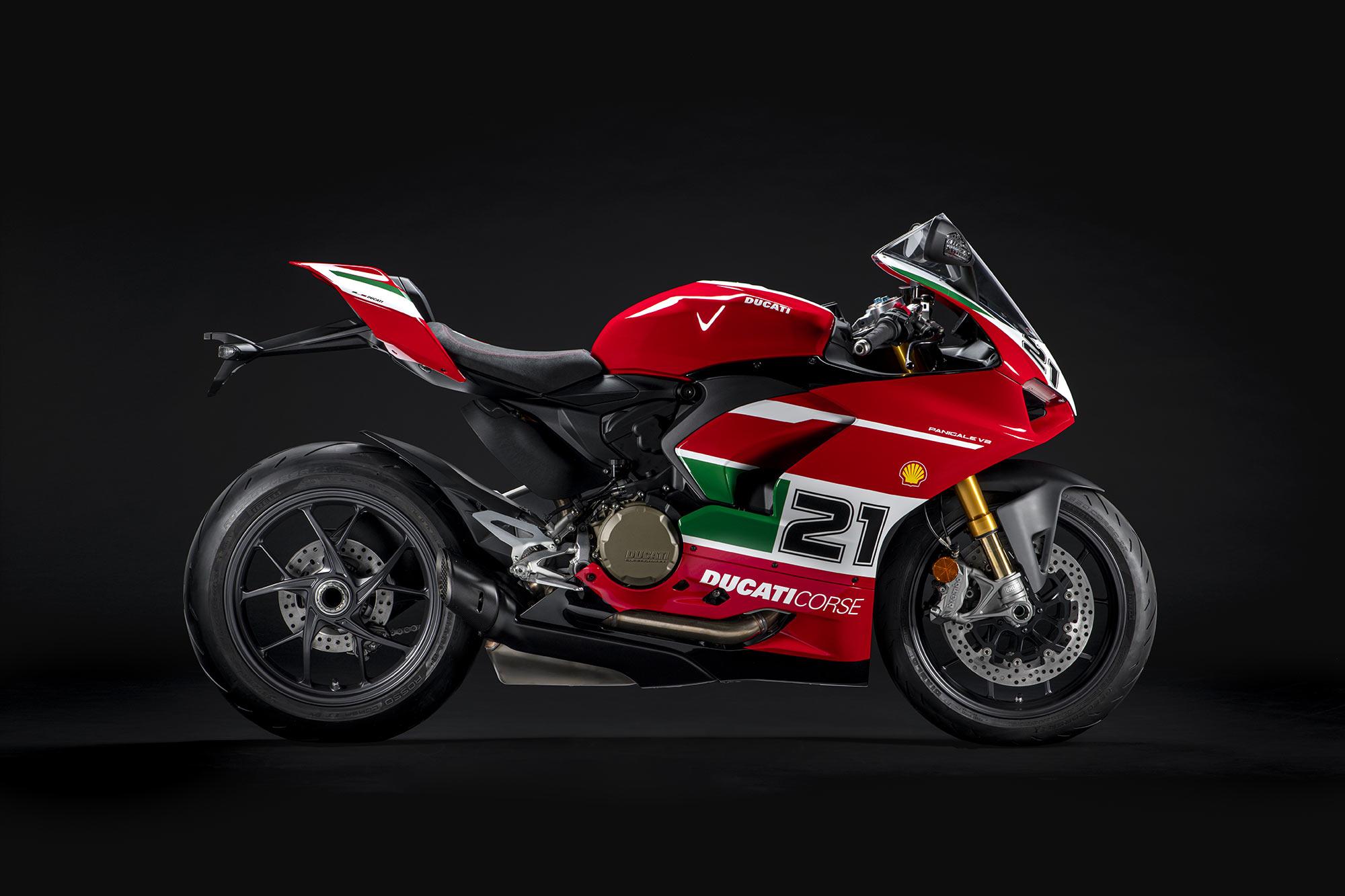 2000x1333 First Look: Ducati Panigale V2 Bayliss 1st Championship 20th Anniversary