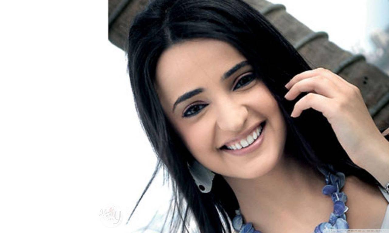 1280x768 Sanaya Irani Wallpaper