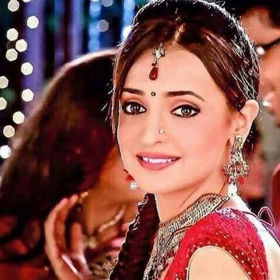 900x900 Sanaya Irani Wallpaper