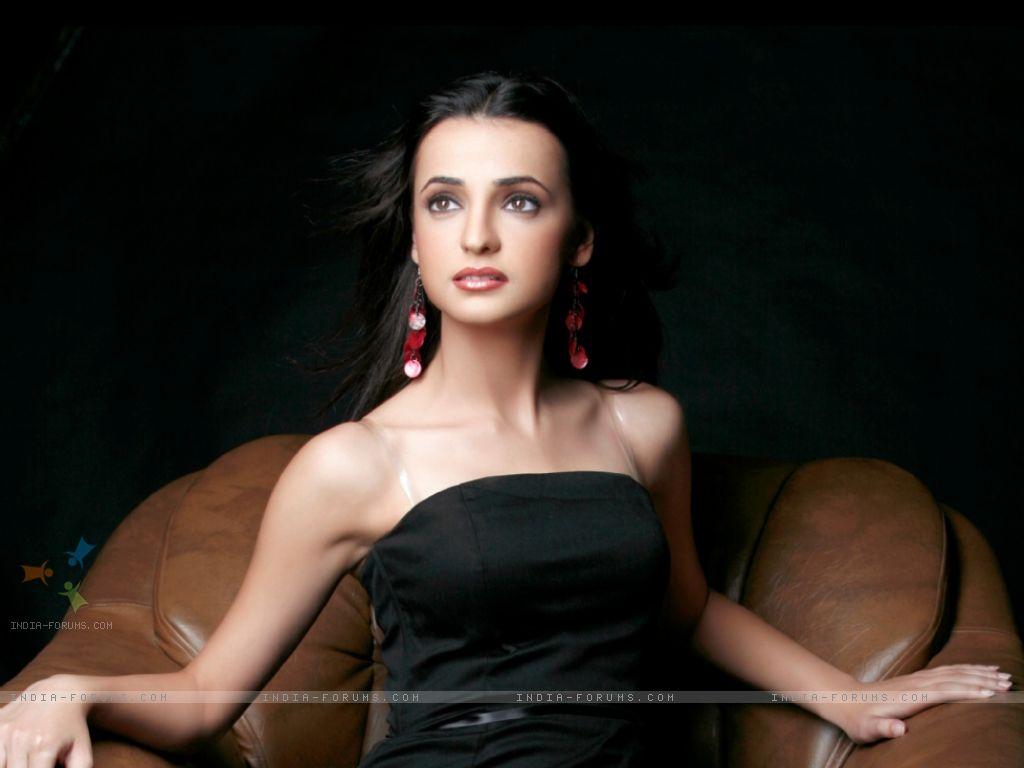 1024x768 sanaya irani Irani Wallpaper