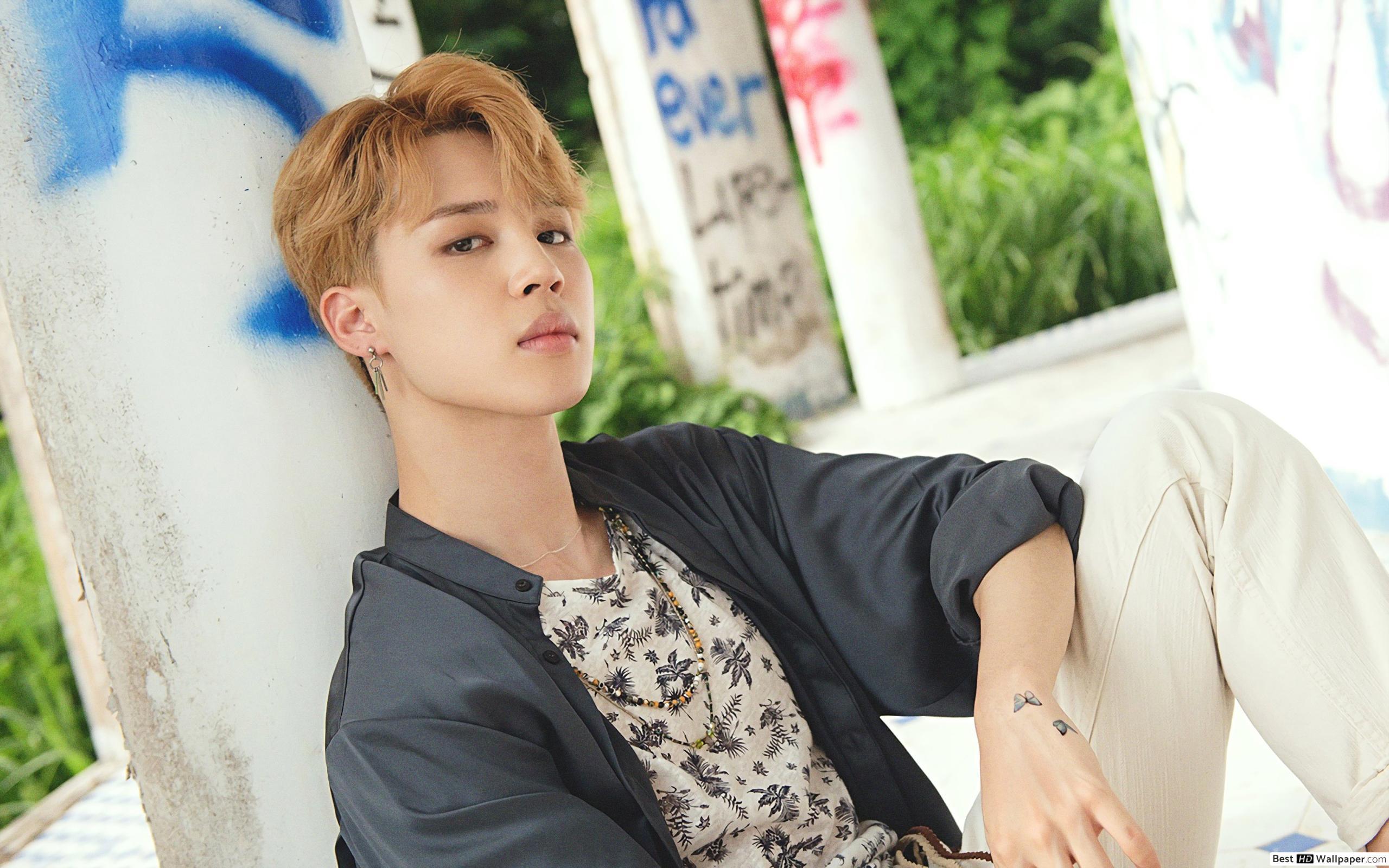2560x1600 jimin wallpaper, hair, hairstyle, beauty, blond, shoulder, brown hair, smile, long hair, photography, t shirt