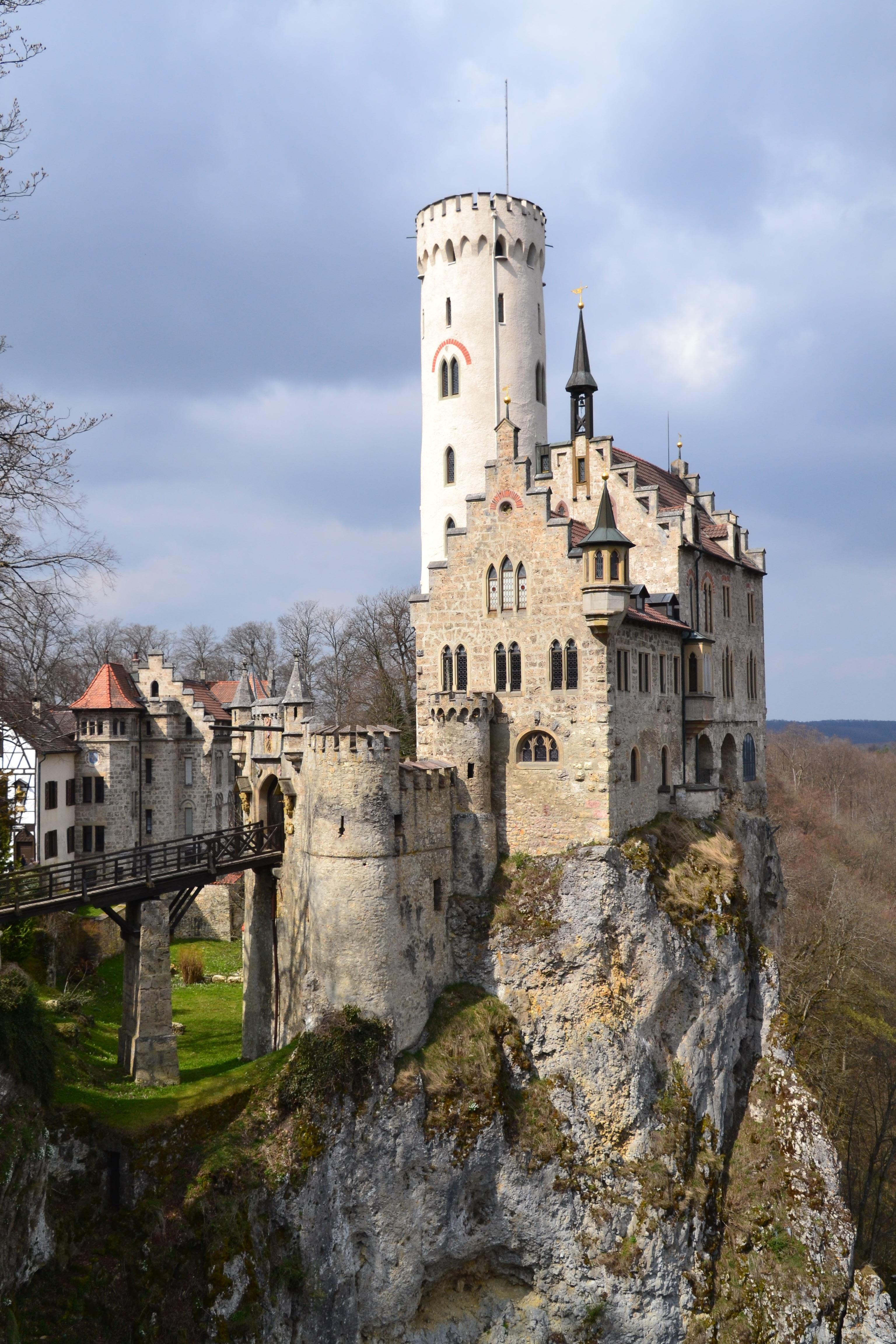 3072x4608 Engaging Castle Photo