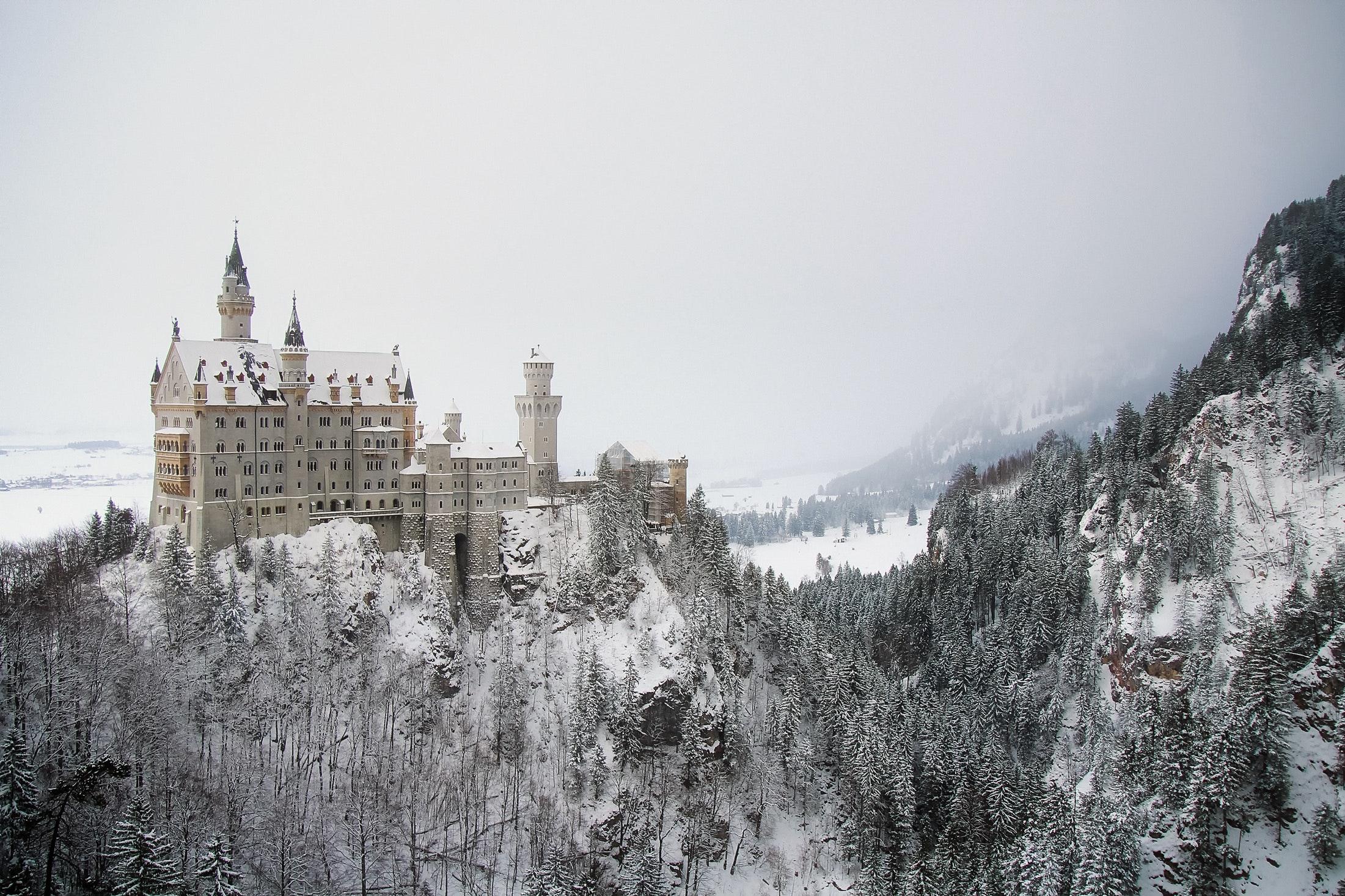 2201x1467 Engaging Castle Photo
